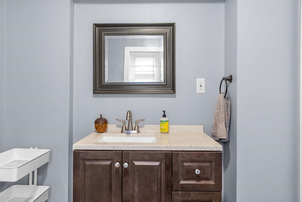 36 S Maple St, Manchester, NH 03103