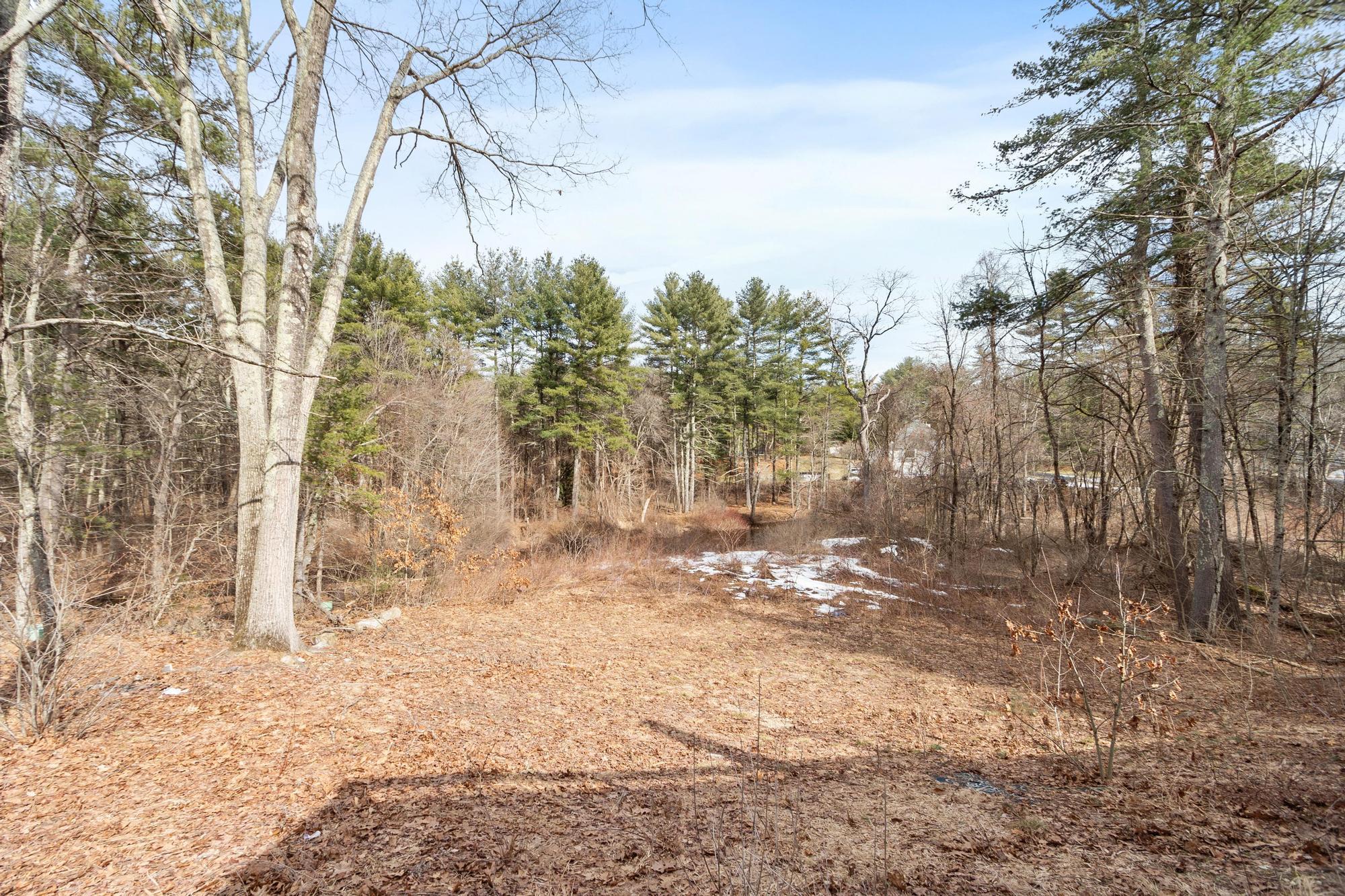 1256 Mammoth Rd, Pelham, NH 03076