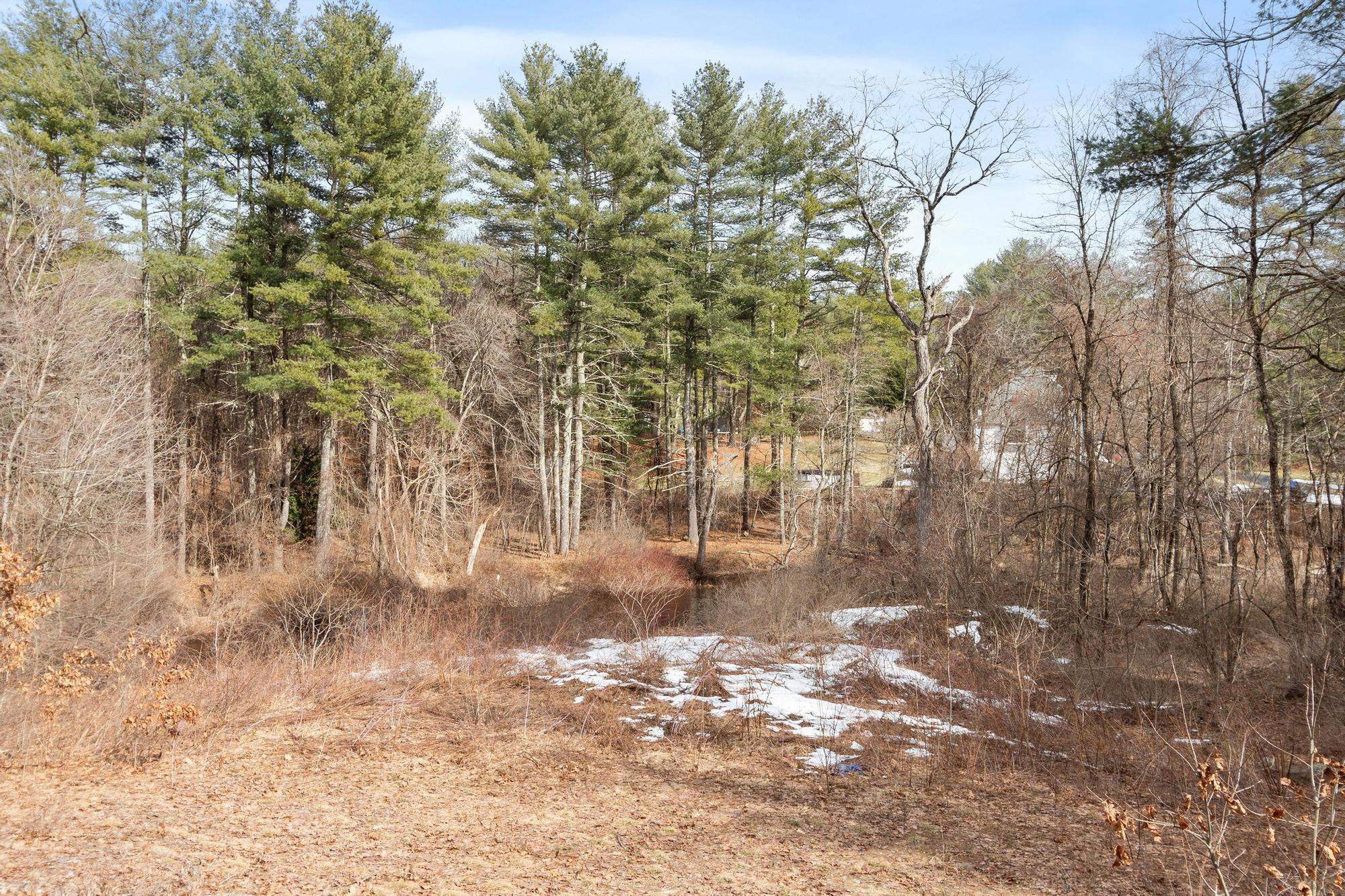 1256 Mammoth Rd, Pelham, NH 03076