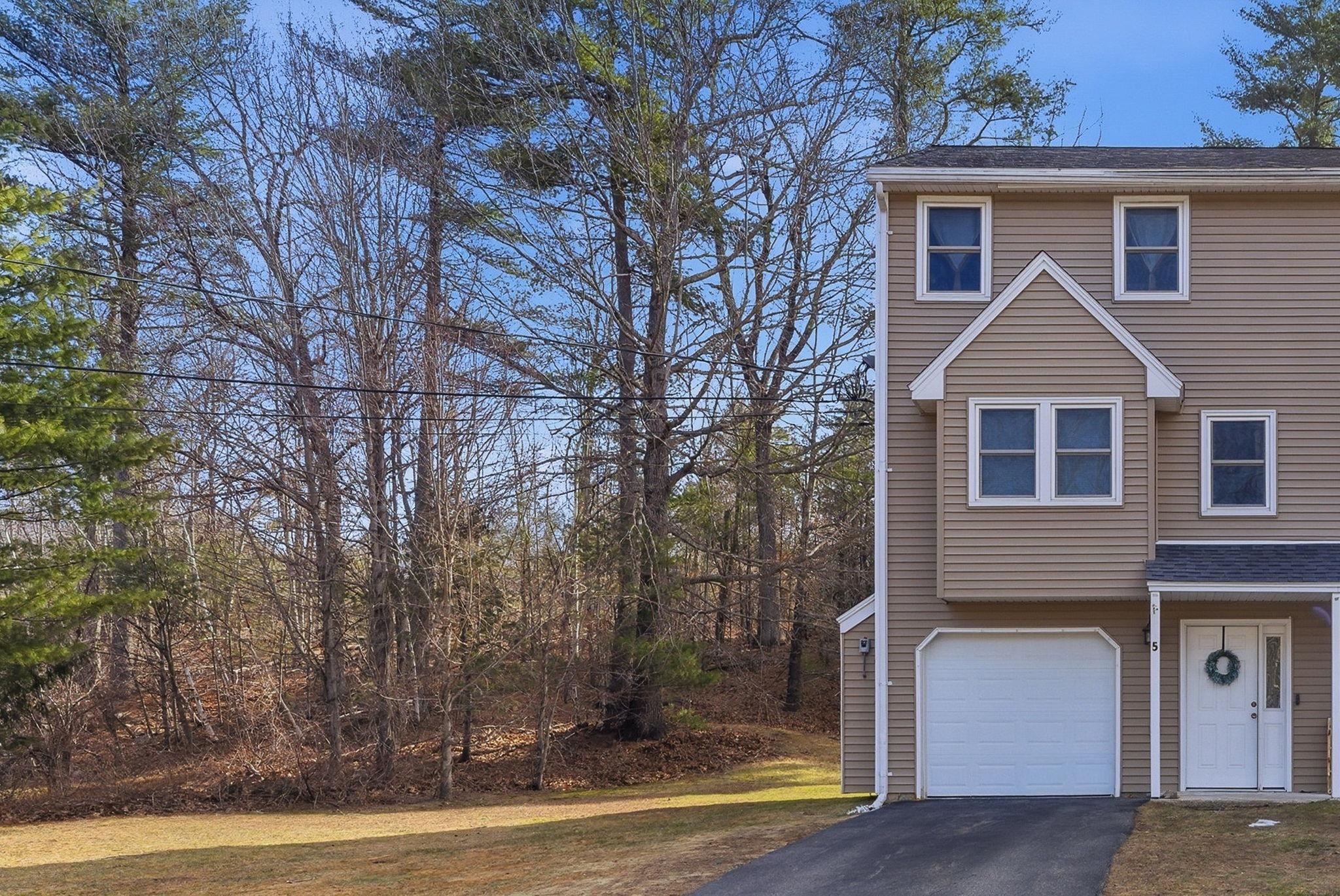 5 Valley Ln, Kingston, NH 03848