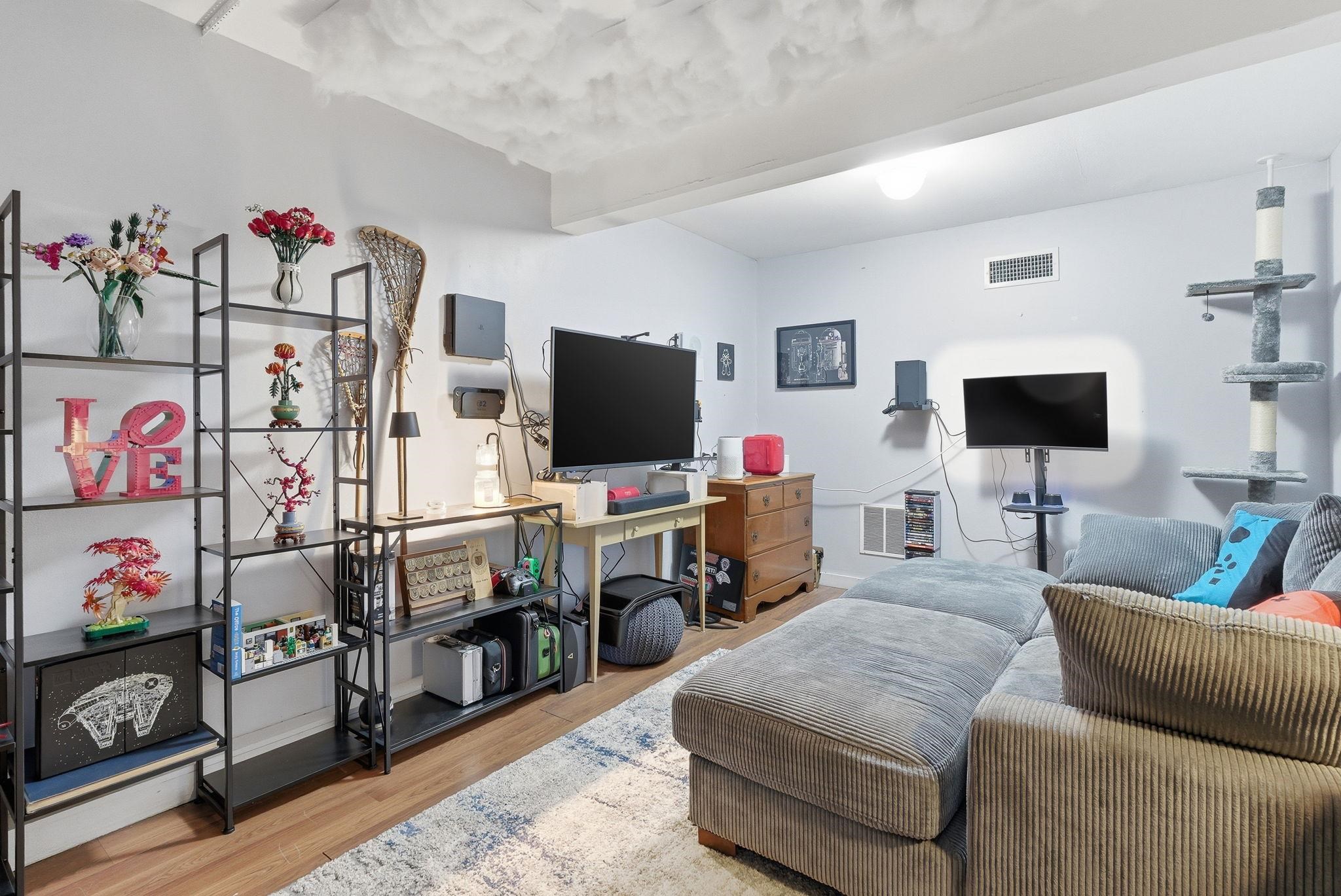 5 Valley Ln, Kingston, NH 03848