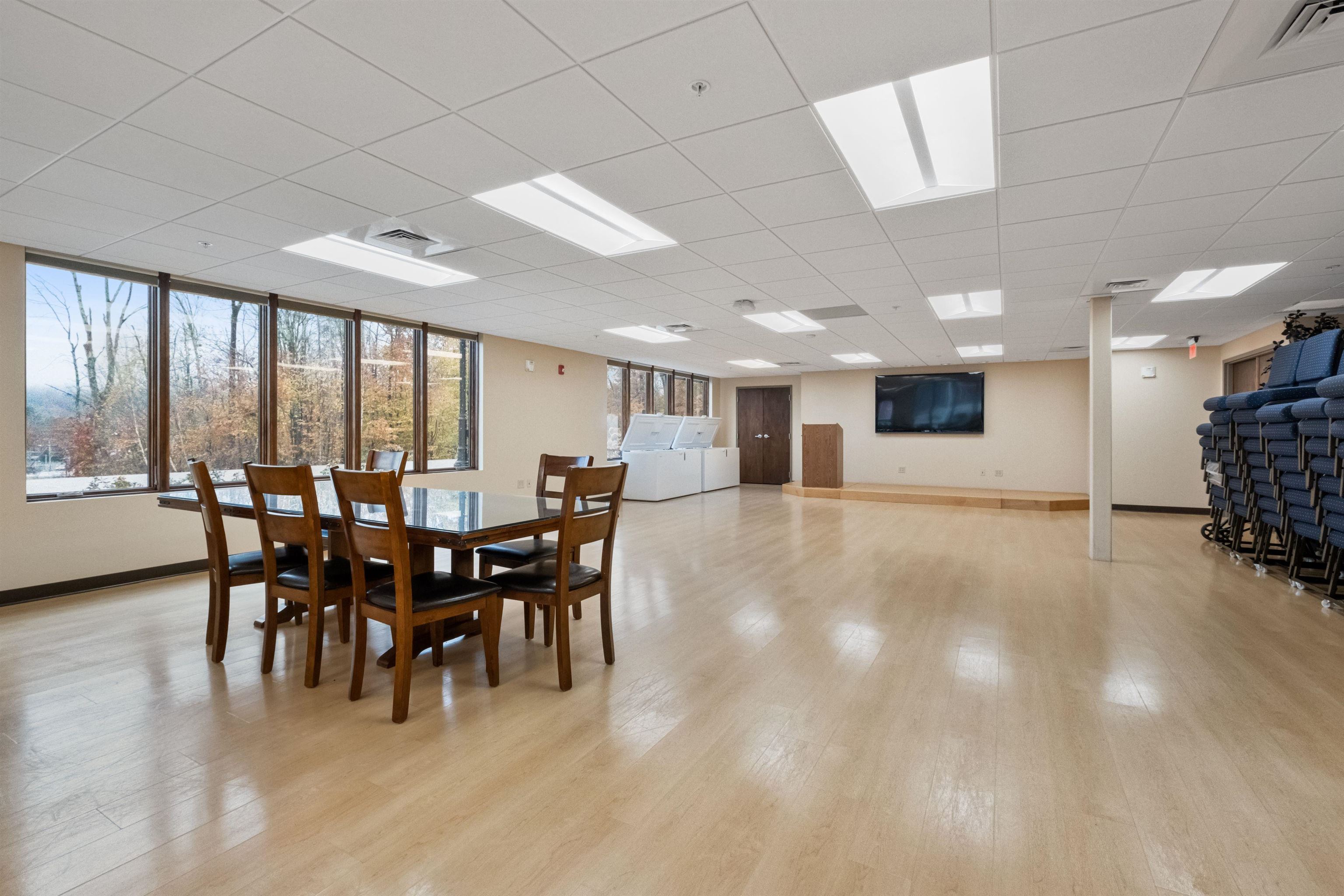 81 Whittier Highway — photo 2