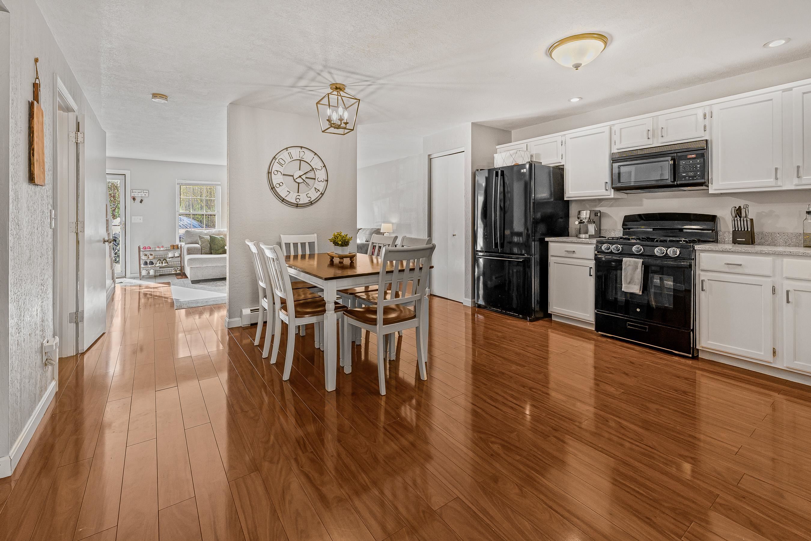 23 Tanglewood Dr, Hampstead, NH 03826