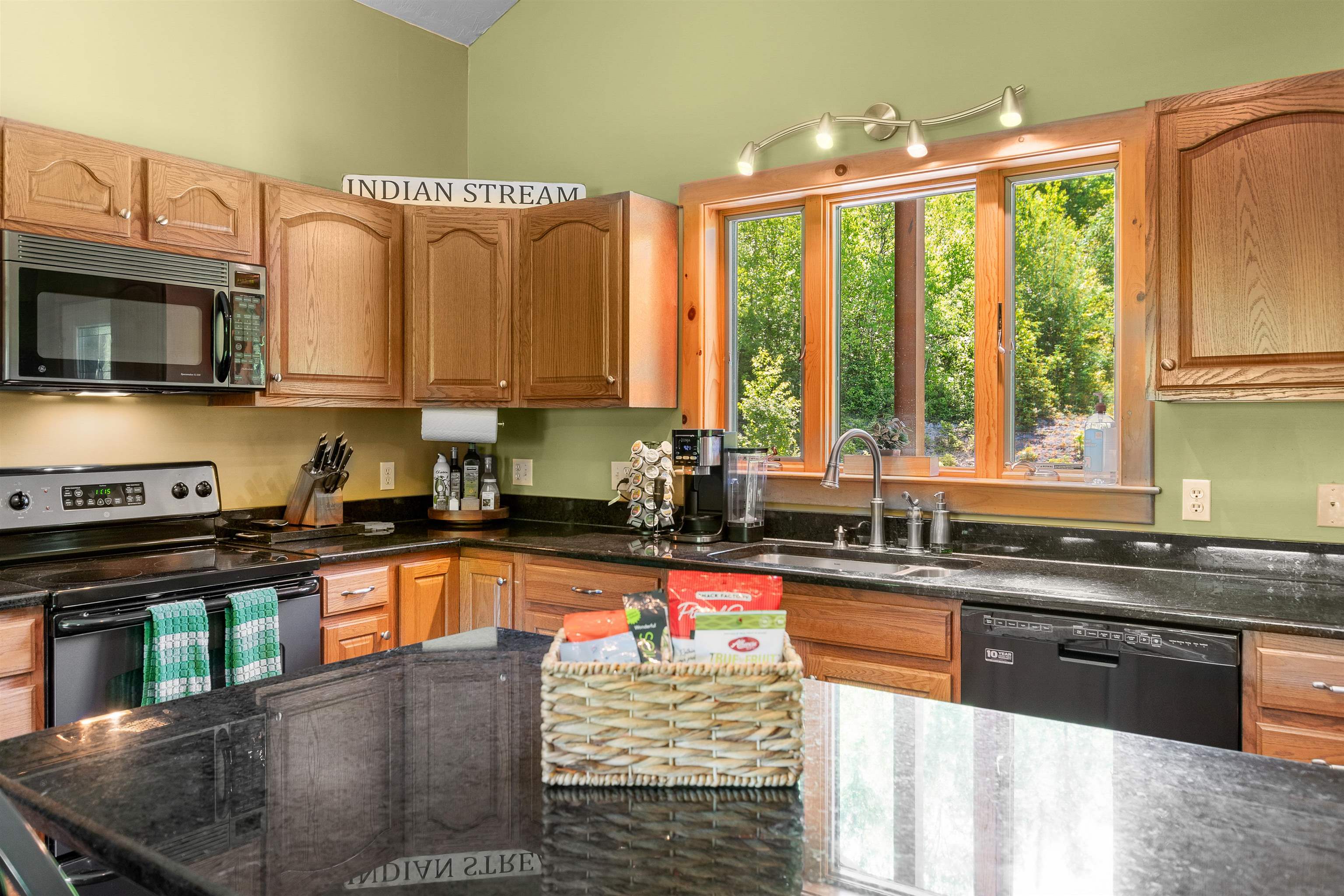 456 Indian Stream Rd, Pittsburg, NH 03592