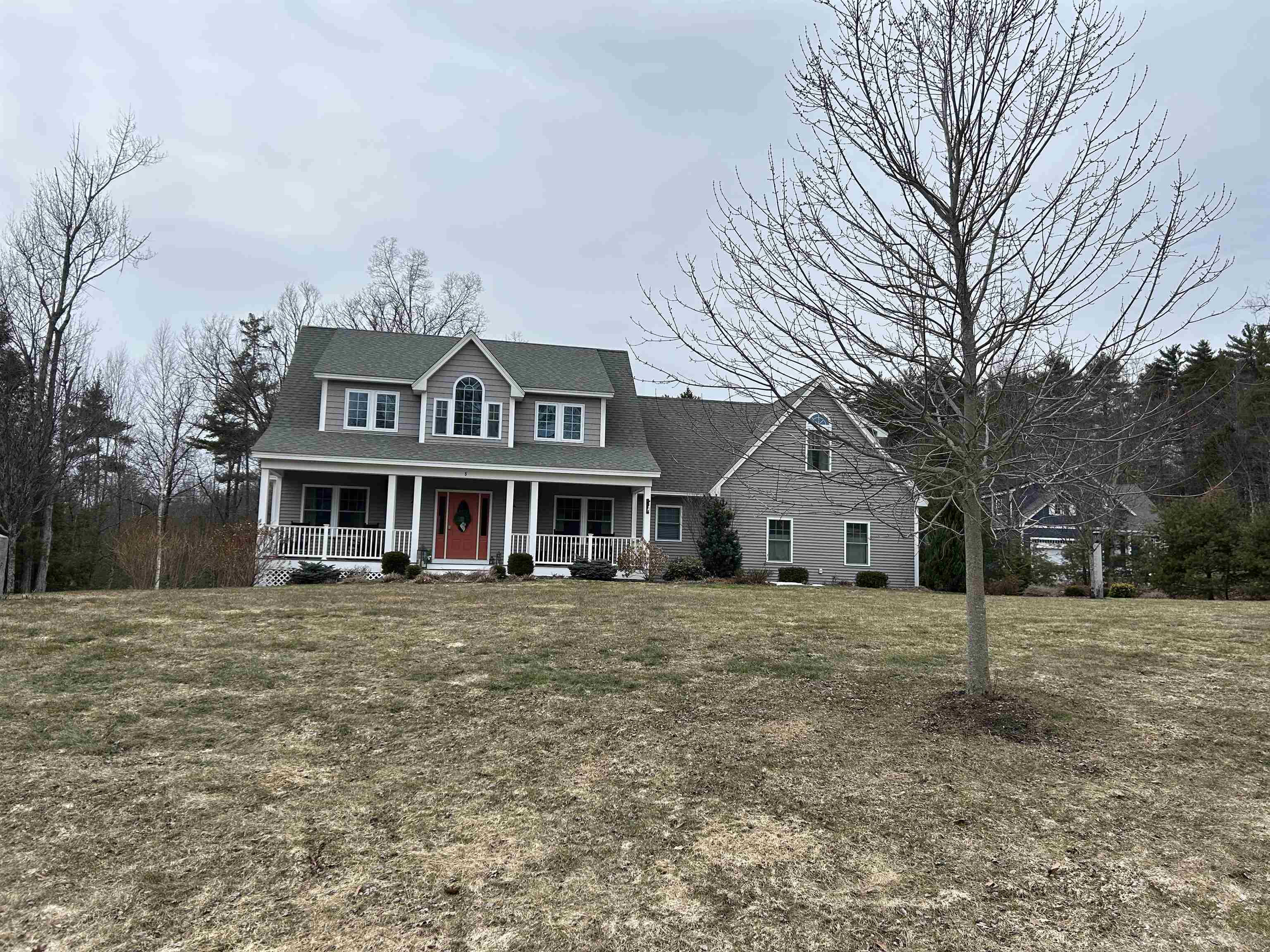 5 Whiting Farm Dr, Amherst, NH 03031