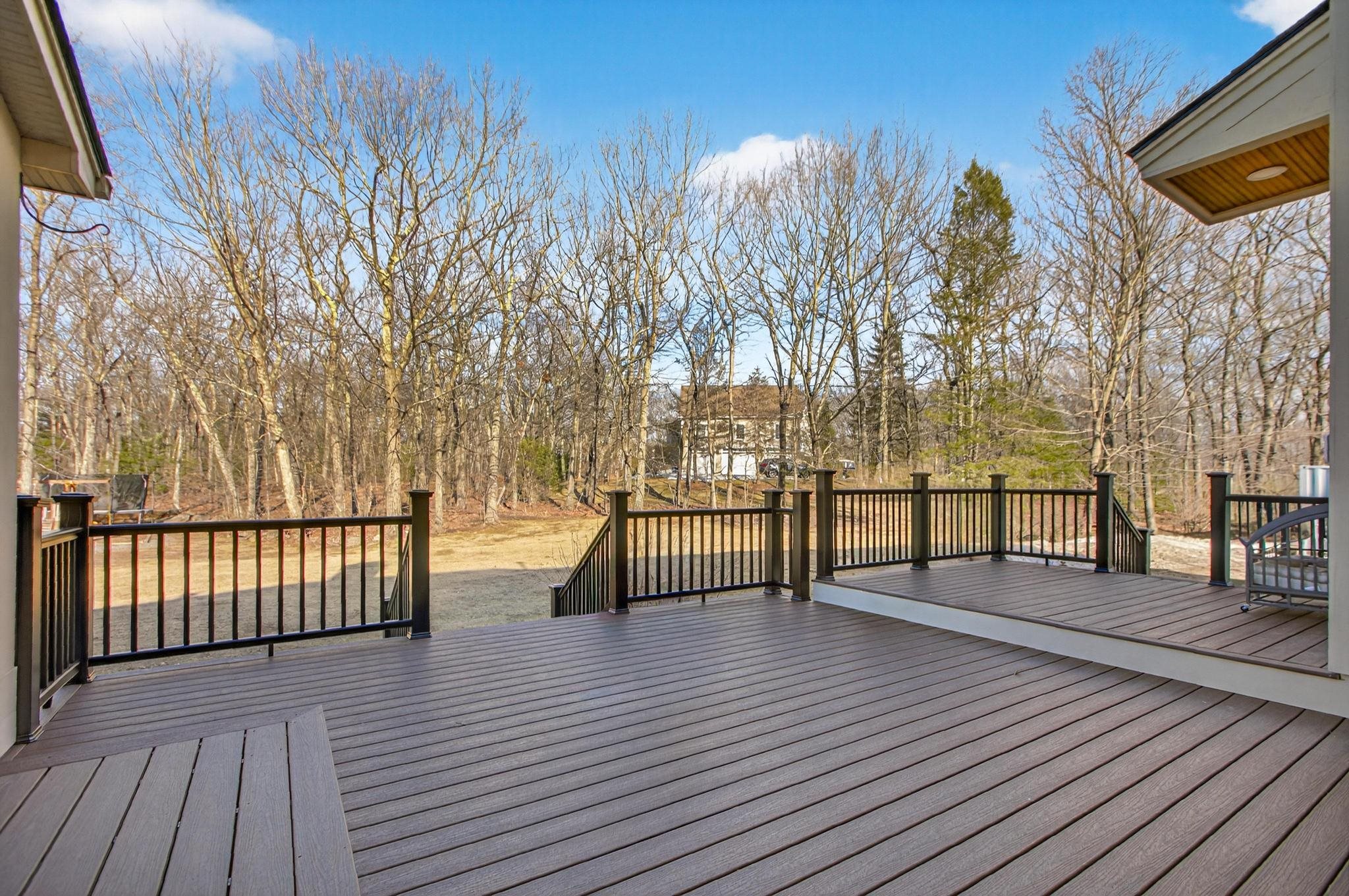 9 Floral St, Windham, NH 03087