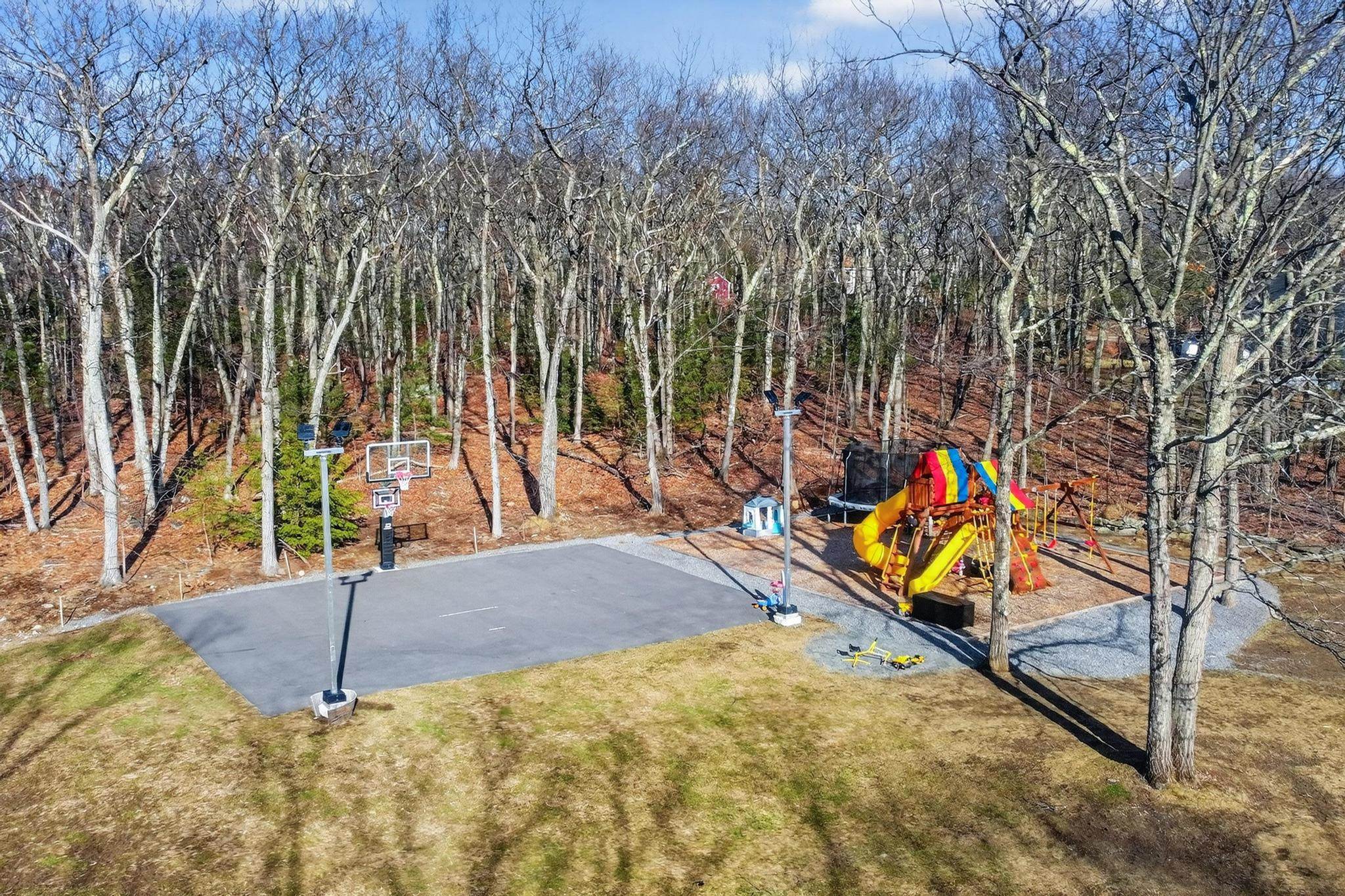 9 Floral St, Windham, NH 03087