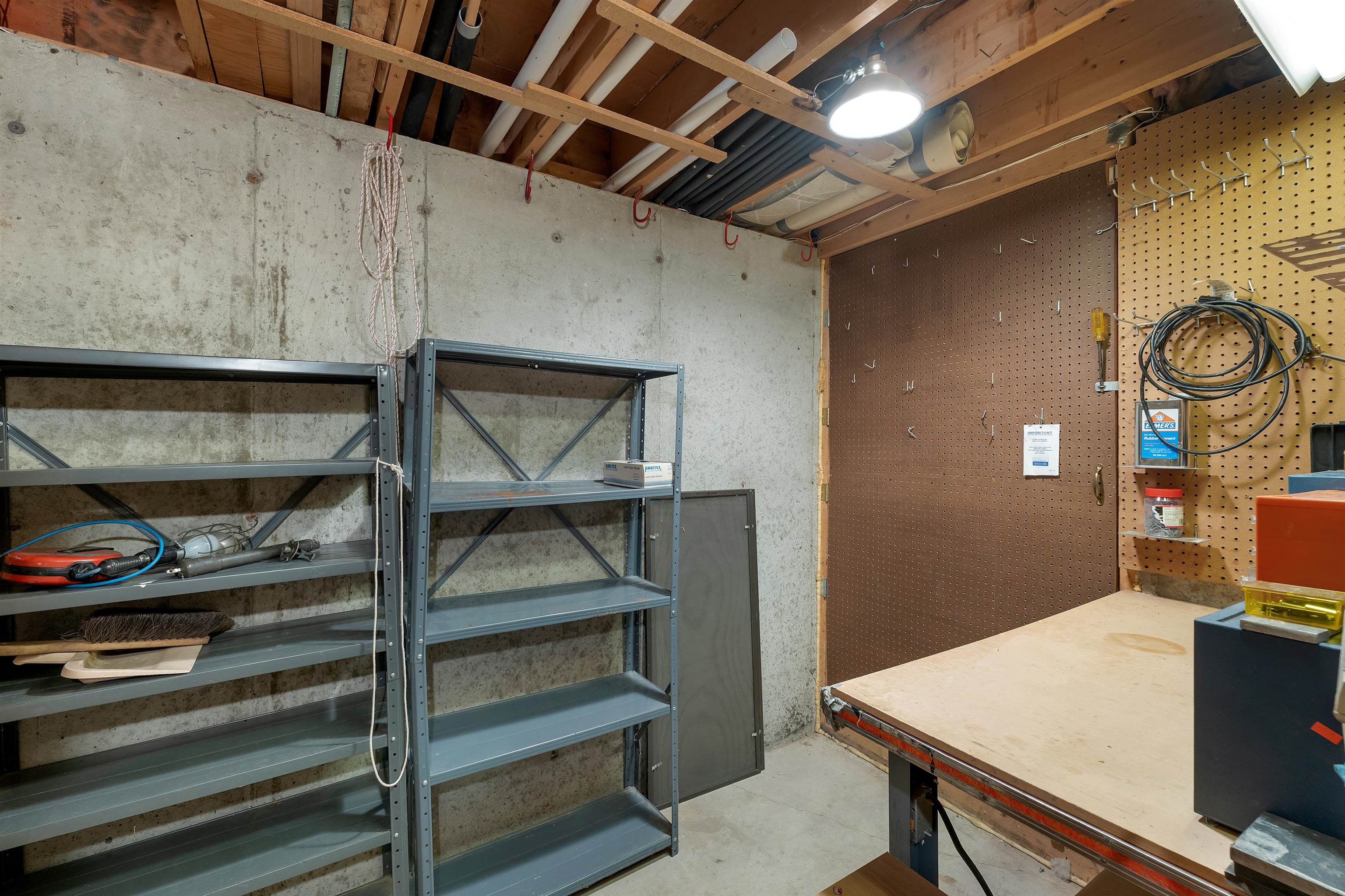 2 Tanager Ct, Merrimack, NH 03054