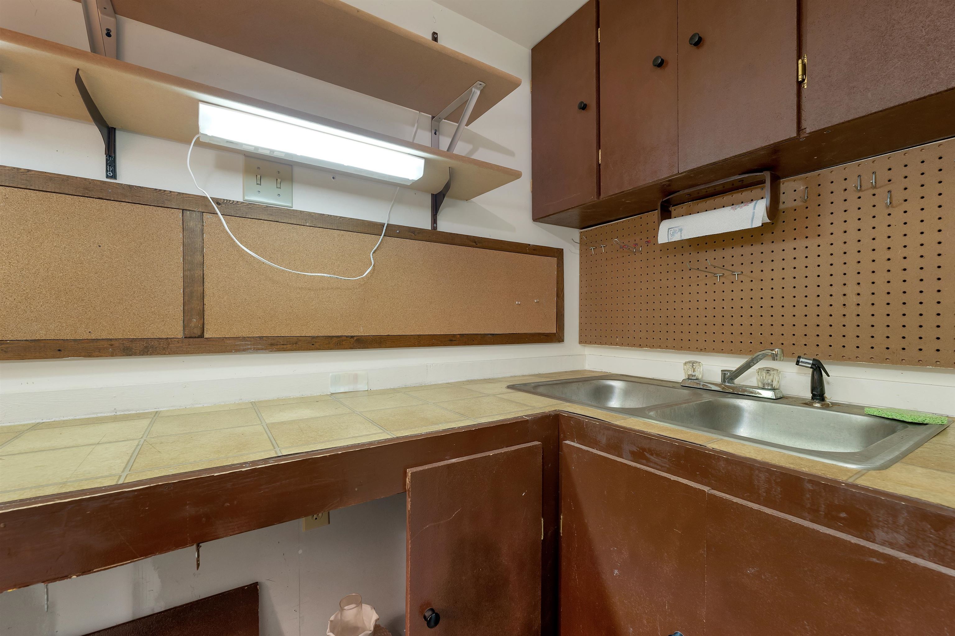 2 Tanager Ct, Merrimack, NH 03054