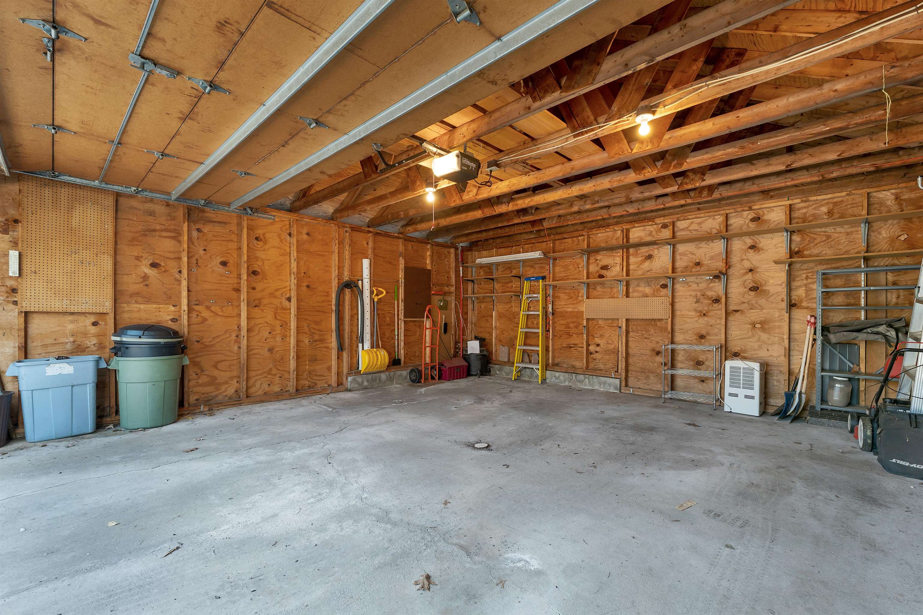 2 Tanager Ct, Merrimack, NH 03054