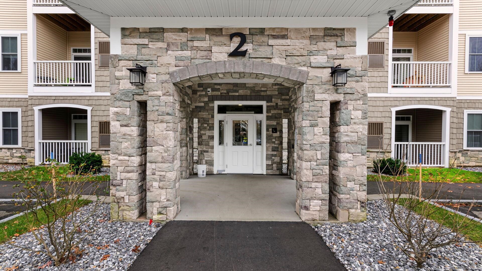 2 Henry David Dr, Nashua, NH 03062