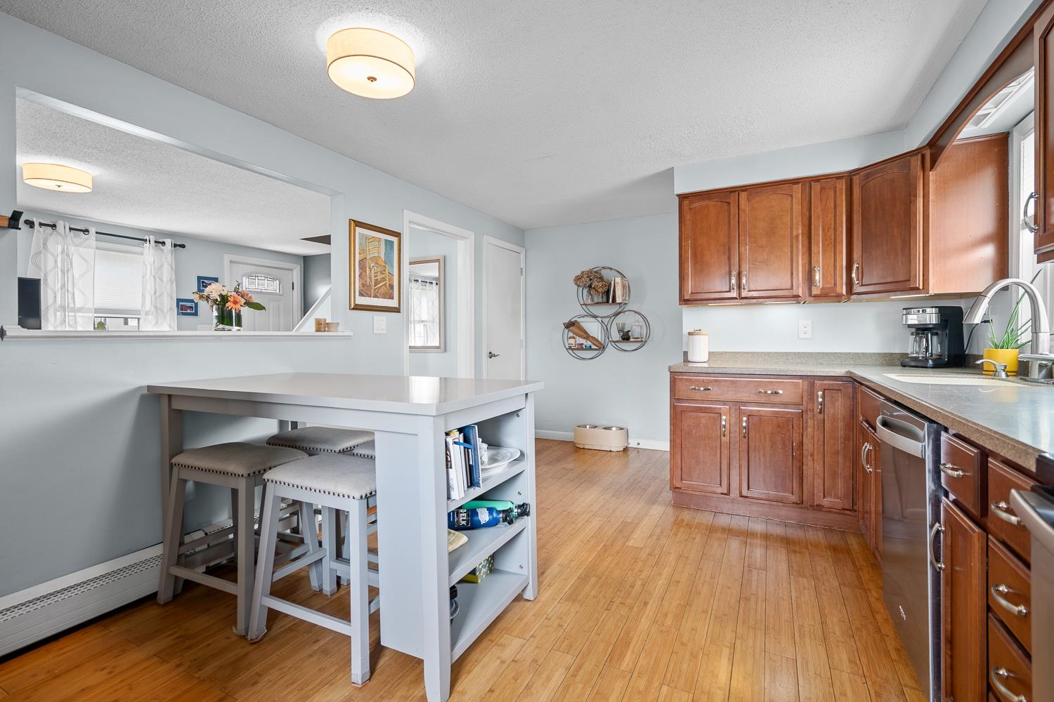 23 Cotter Ct, Manchester, NH 03103