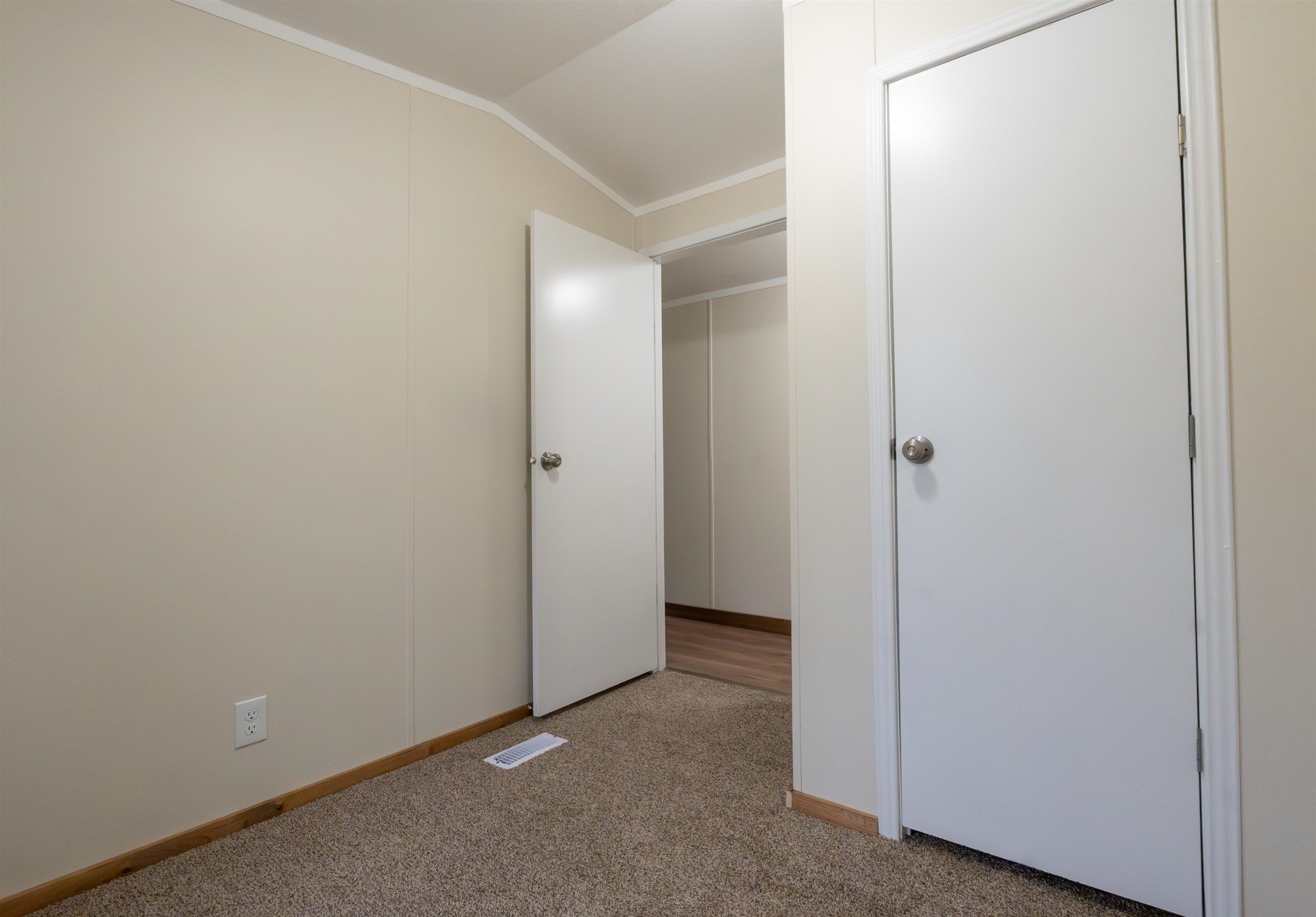 18 Springbrook St, Hinsdale, NH 03451