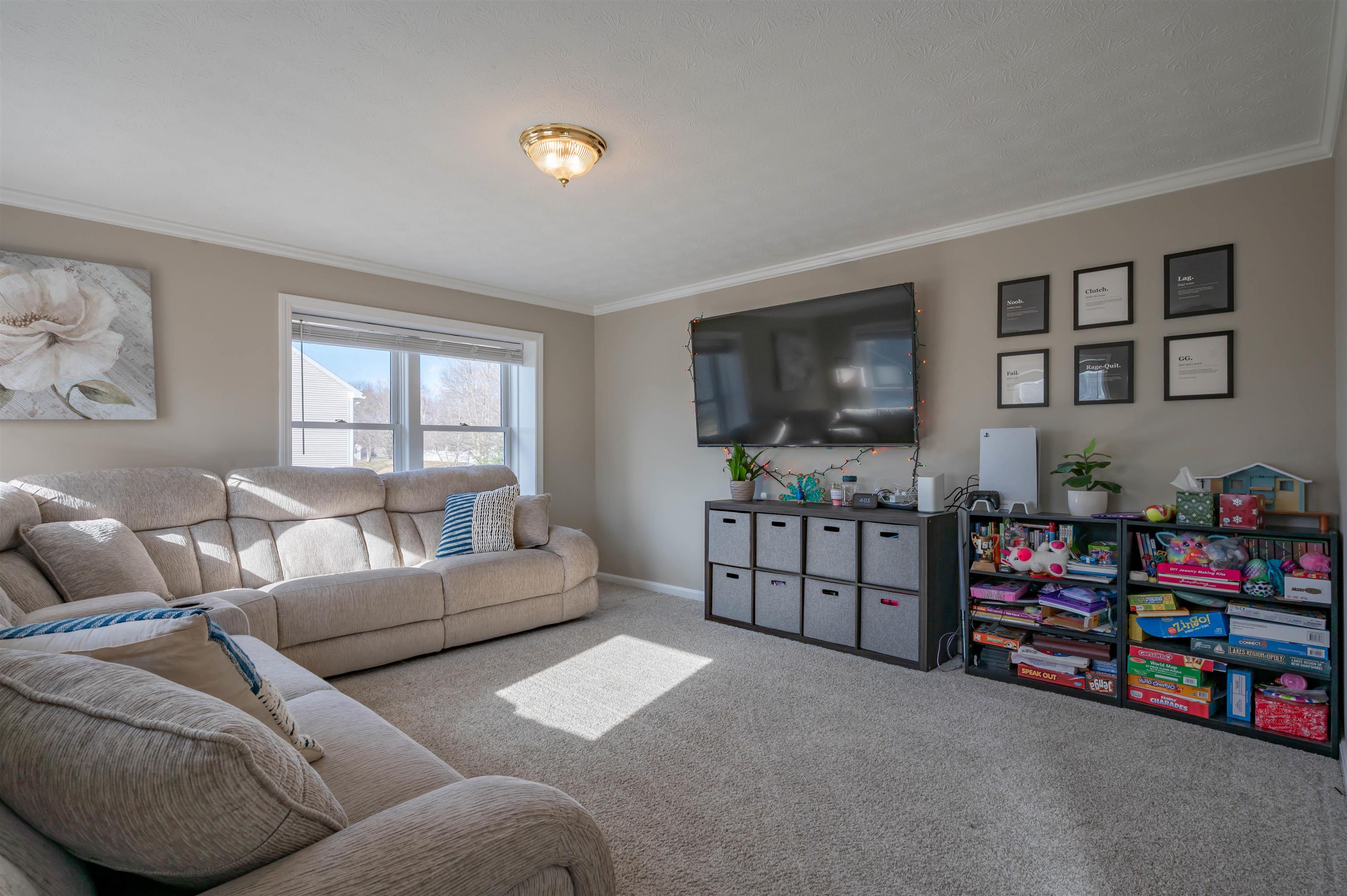 4 Chelsea Ct, Nashua, NH 03062