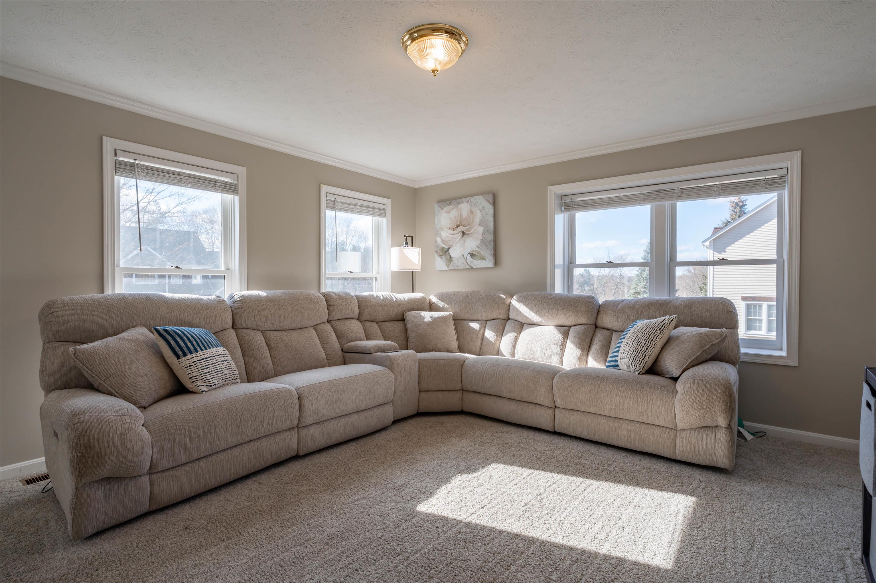 4 Chelsea Ct, Nashua, NH 03062