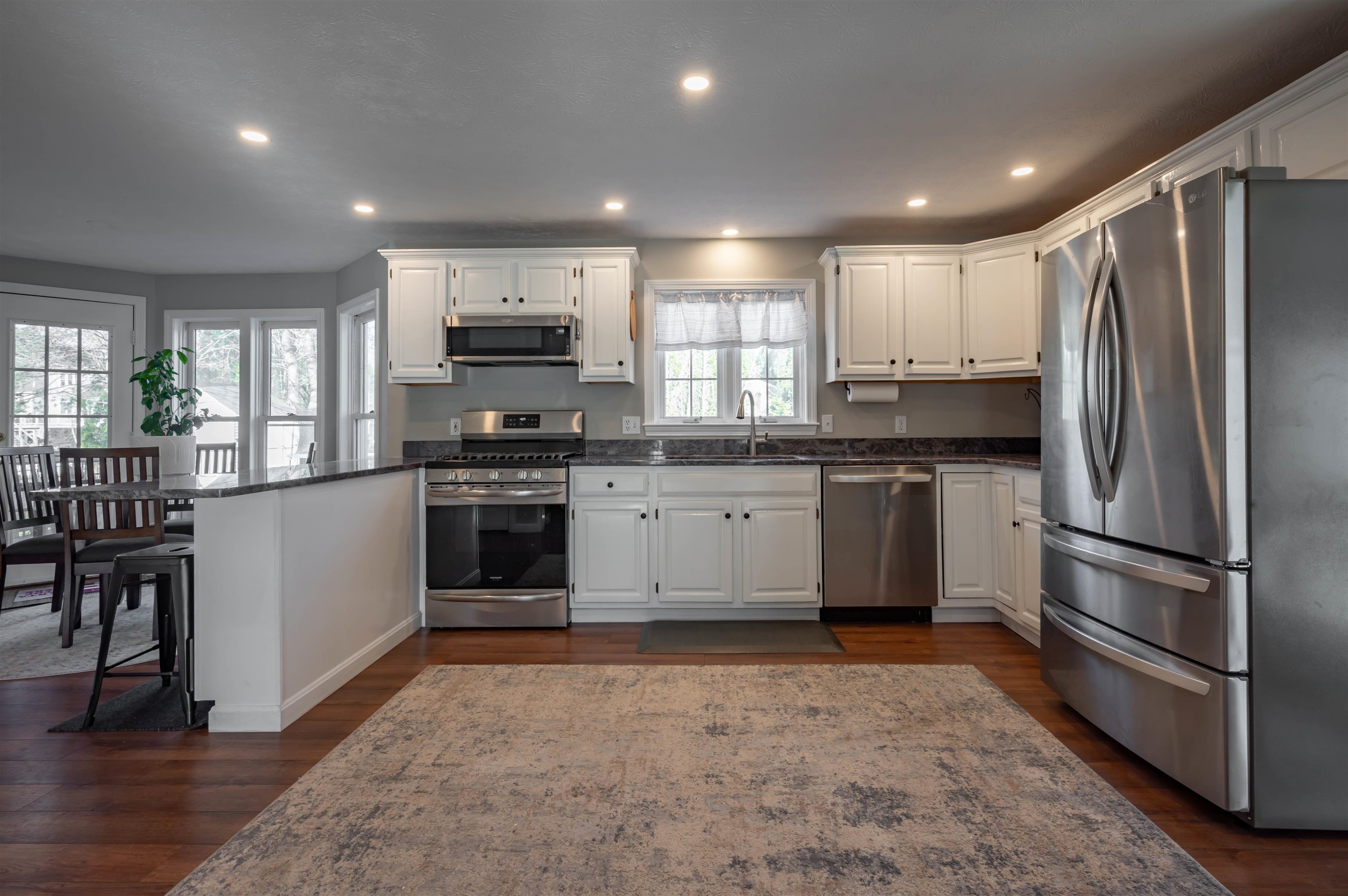 4 Chelsea Ct, Nashua, NH 03062