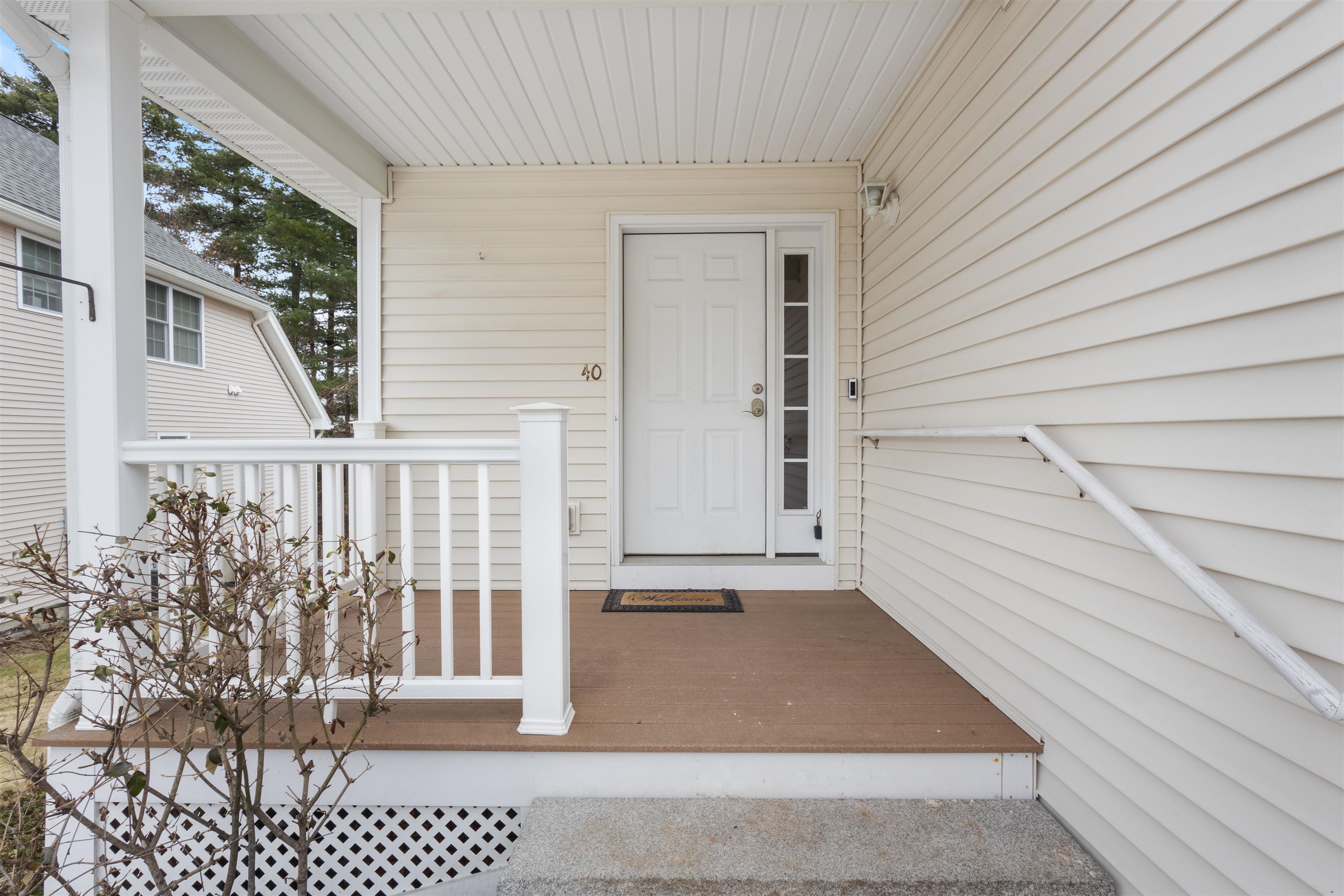 40 Hollow Ridge Dr, Nashua, NH 03062