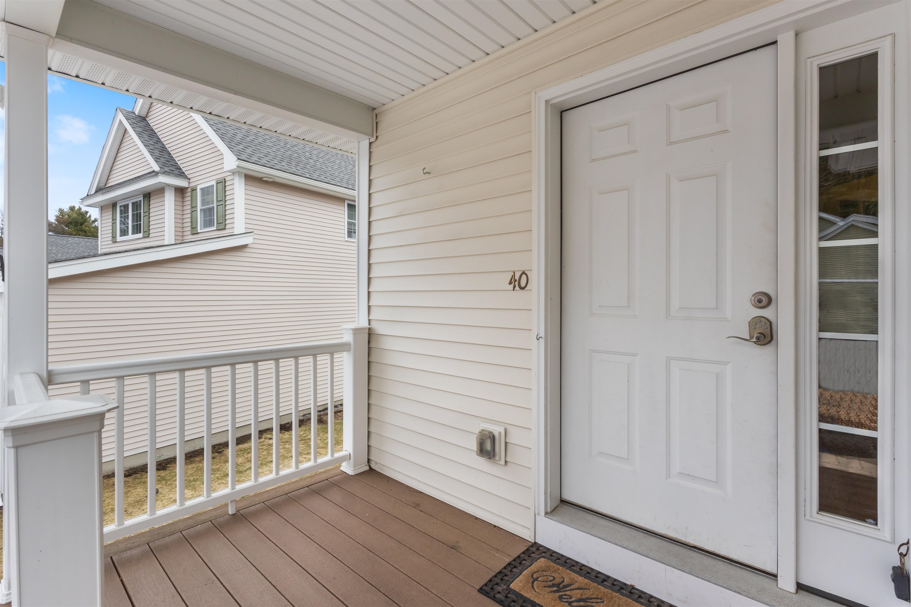 40 Hollow Ridge Dr, Nashua, NH 03062