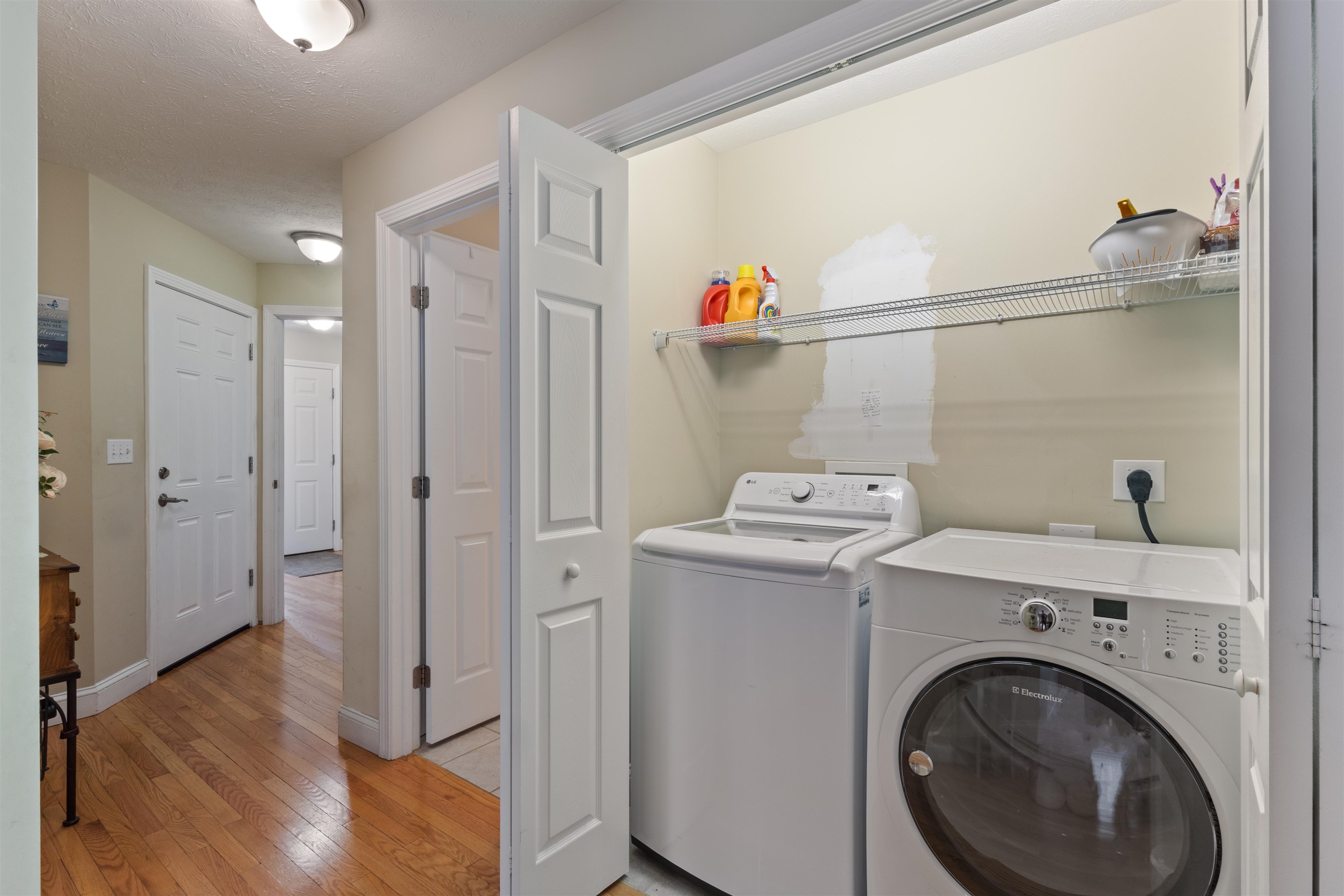 40 Hollow Ridge Dr, Nashua, NH 03062