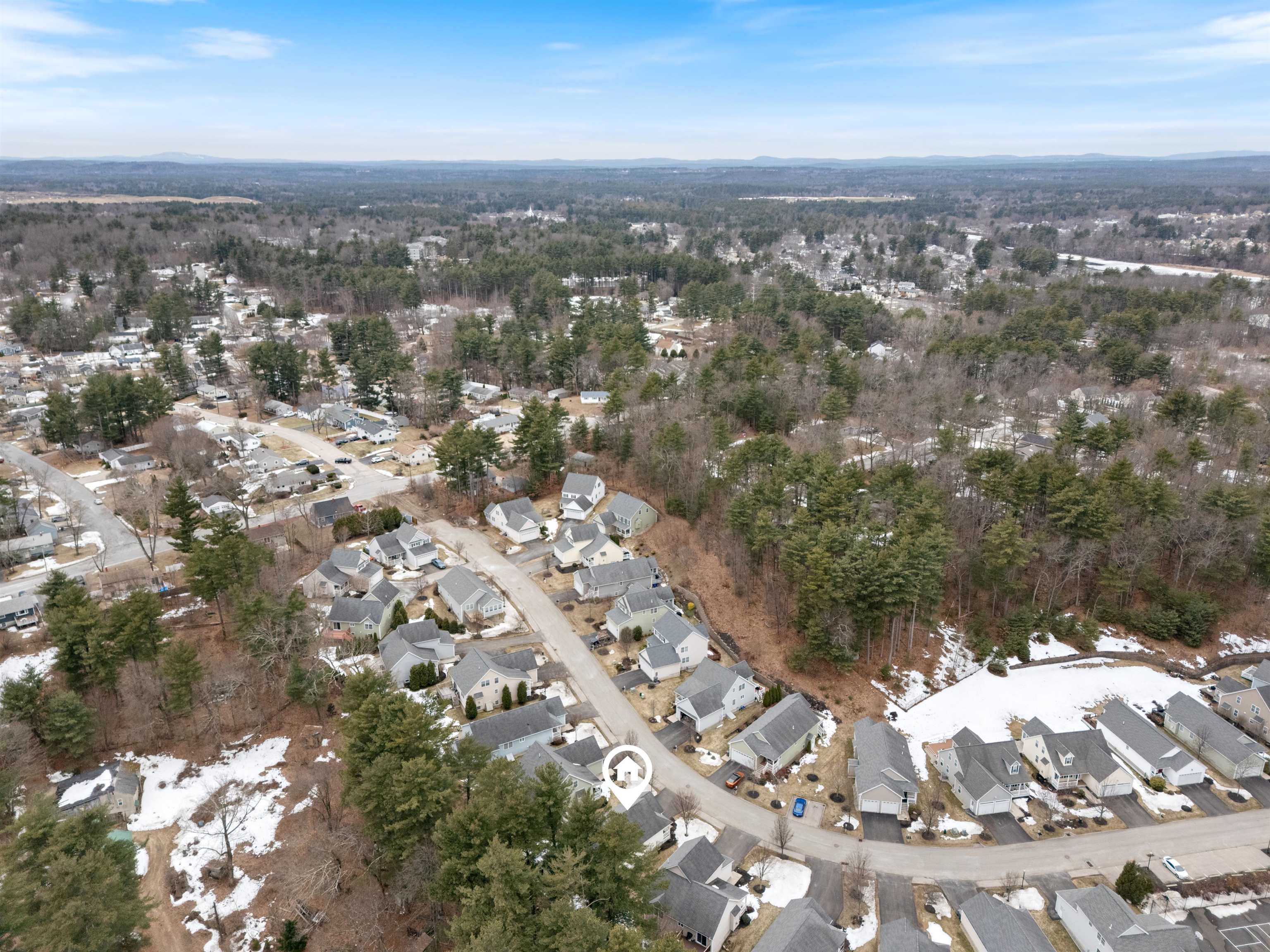 40 Hollow Ridge Dr, Nashua, NH 03062