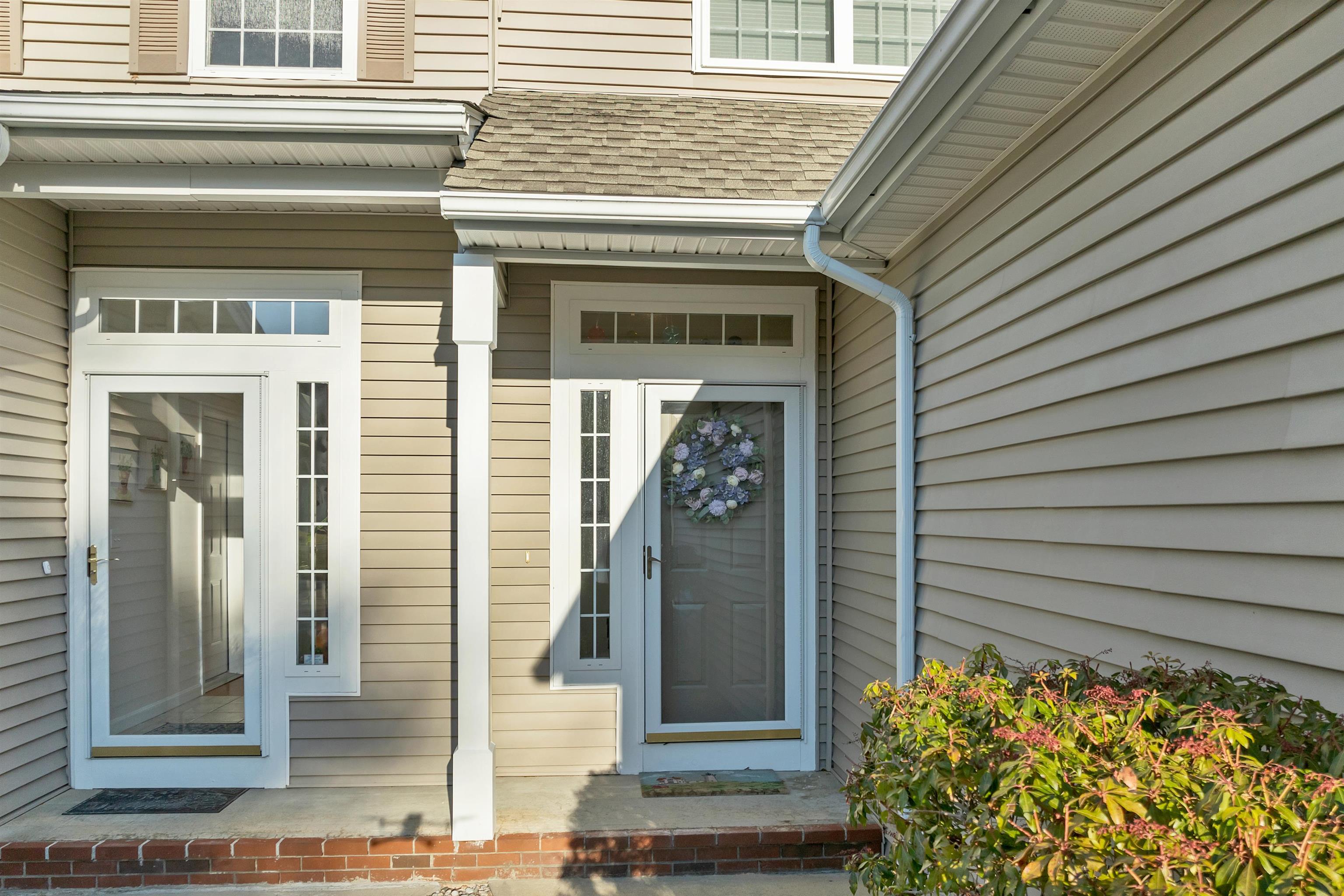 19 Summer Snow Ln, Bedford, NH 03110