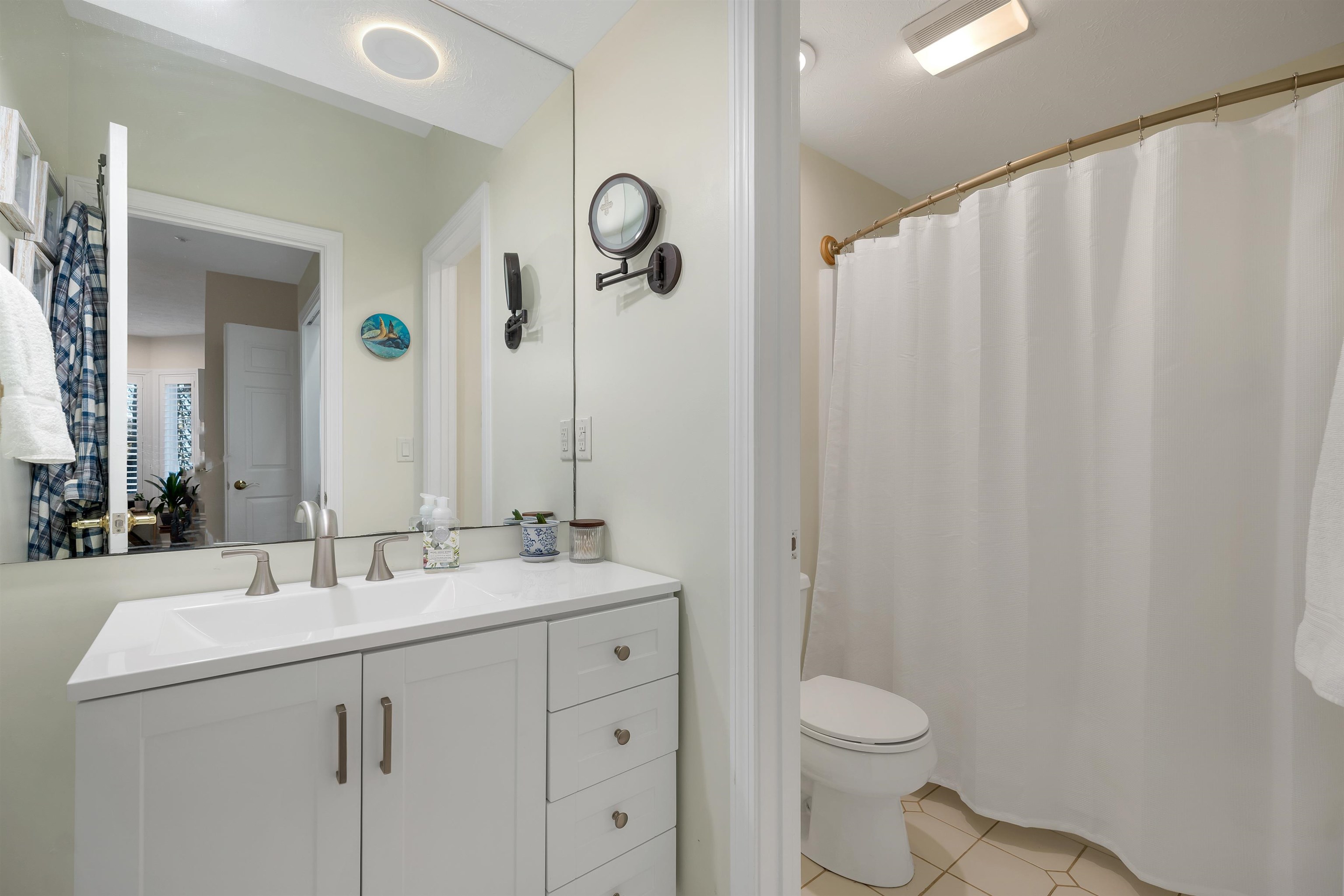 Primary ensuite bathroom