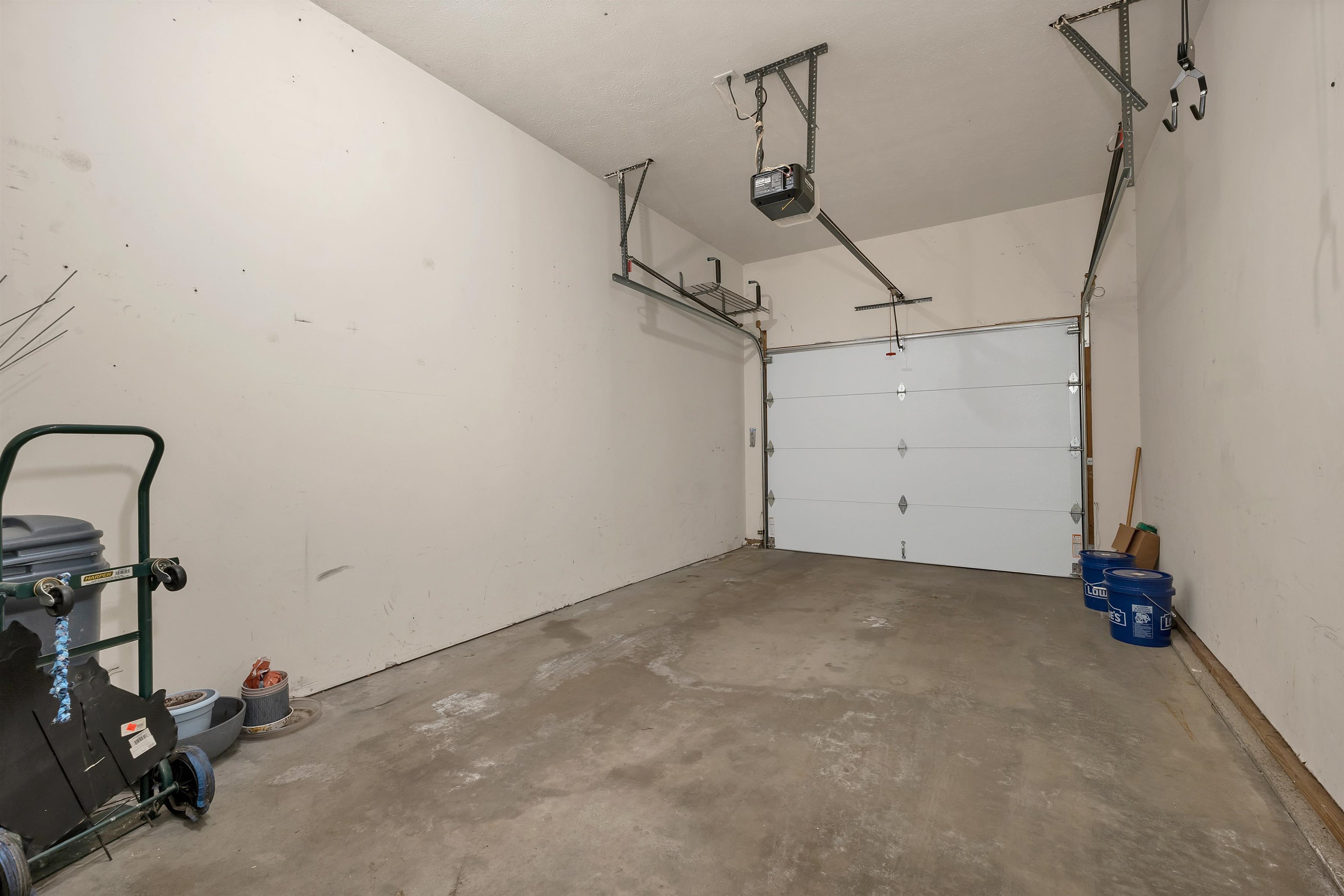 19 Summer Snow Ln, Bedford, NH 03110