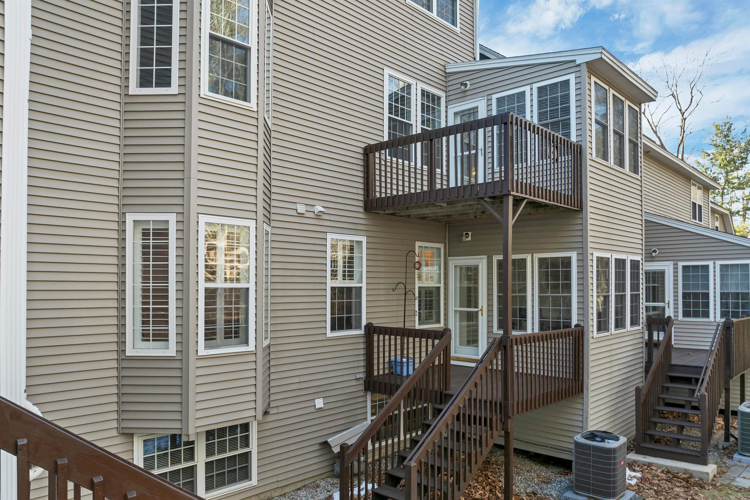 19 Summer Snow Ln, Bedford, NH 03110