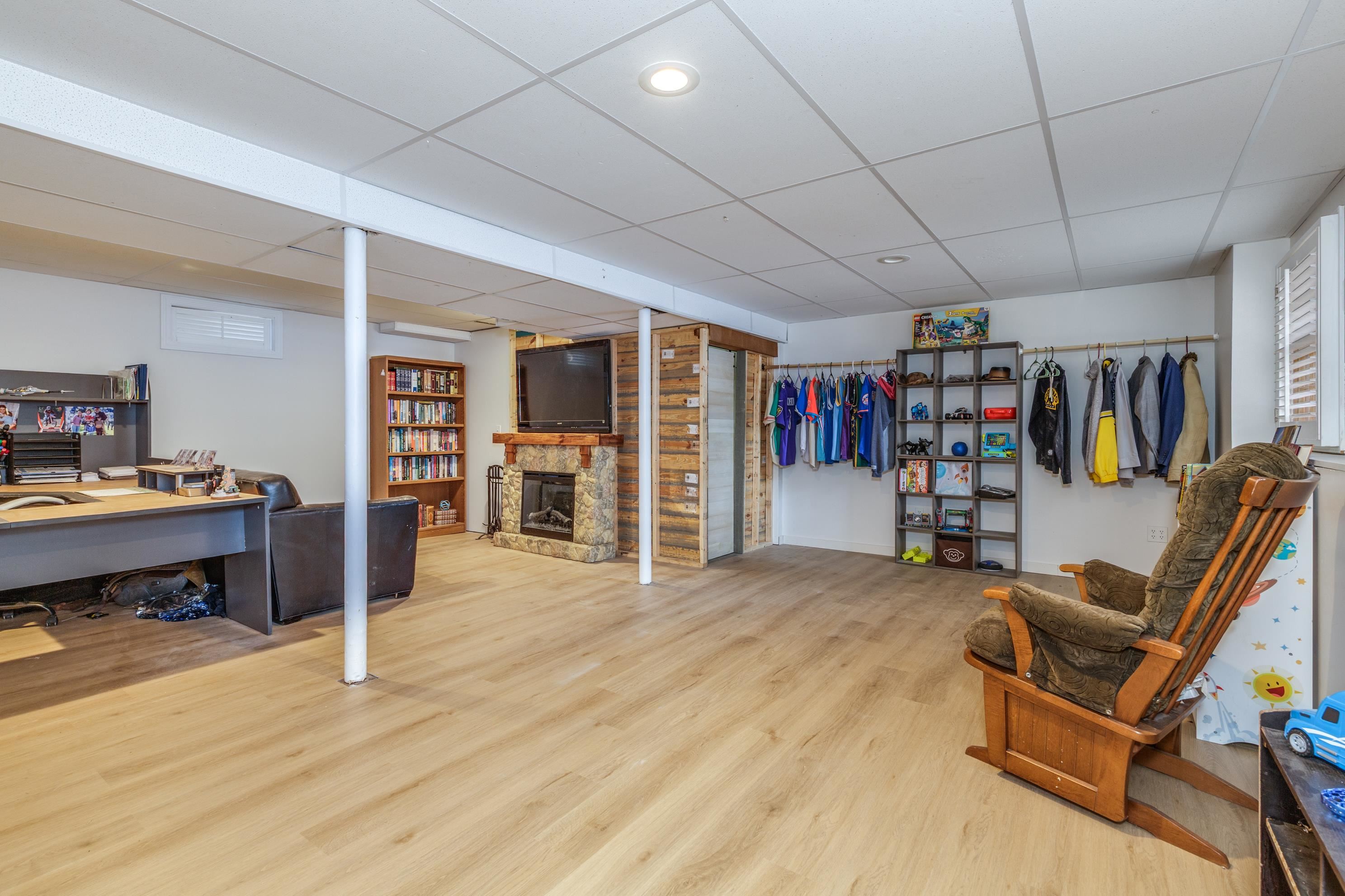 46 Stark Ln, Litchfield, NH 03052