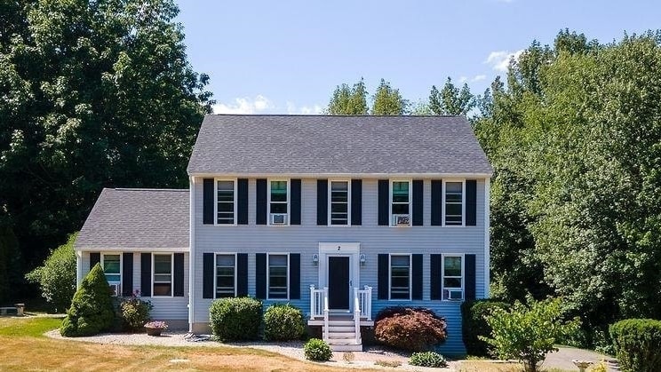 2 Sara Beth Ln, Londonderry, NH 03053