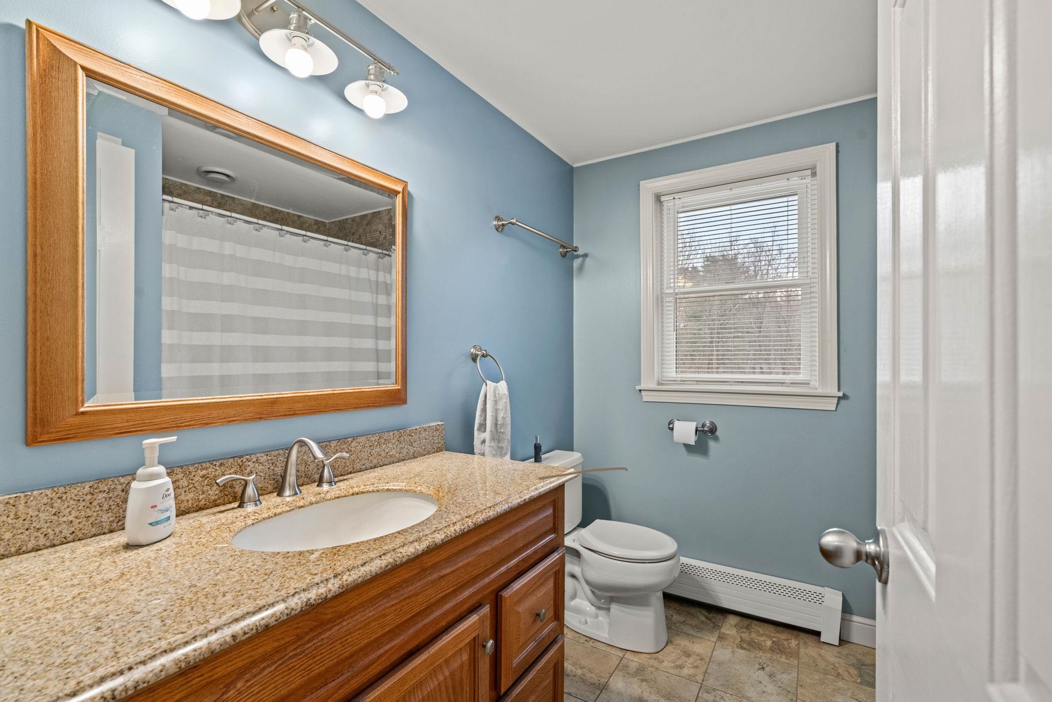 2 Sara Beth Ln, Londonderry, NH 03053