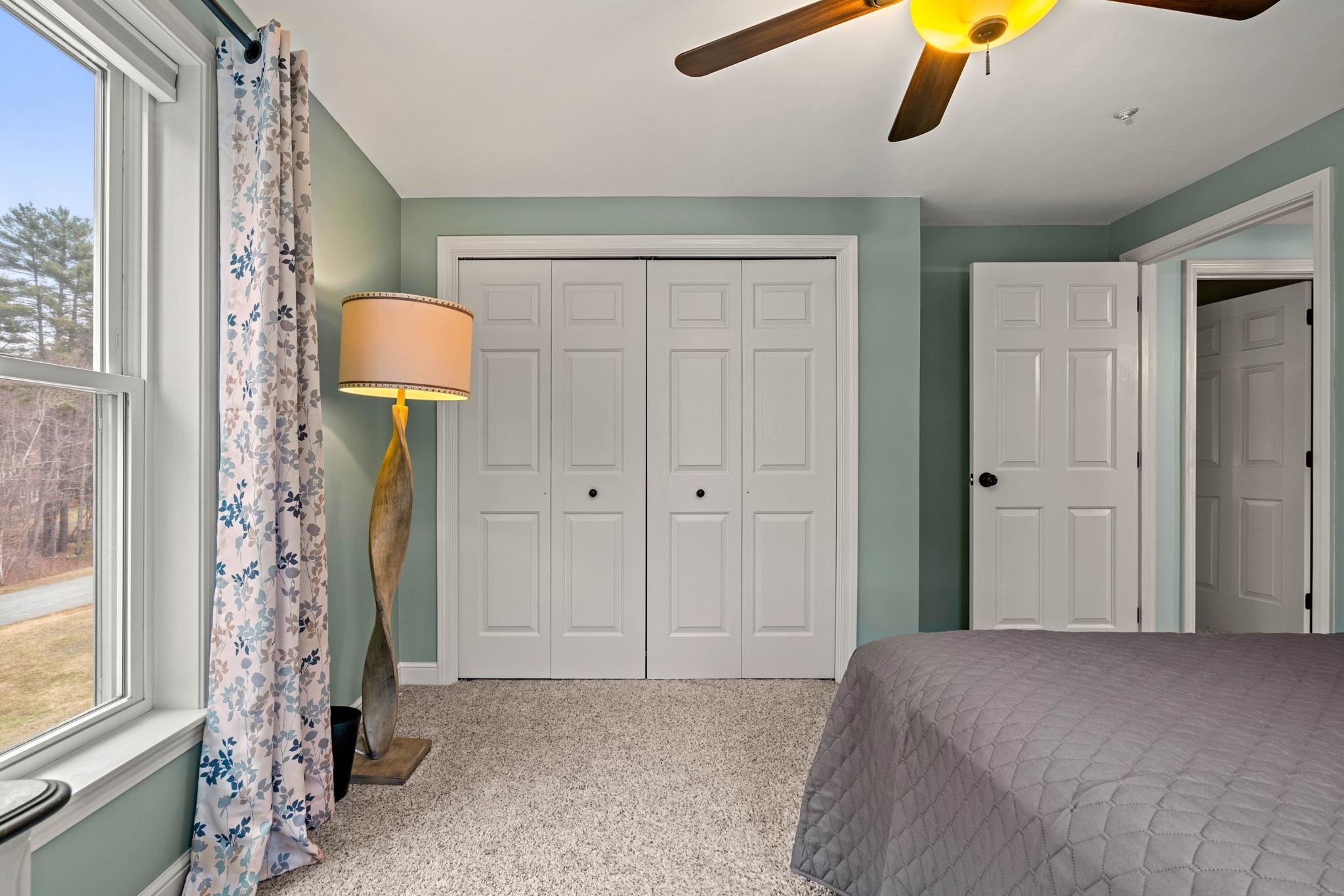 2 Sara Beth Ln, Londonderry, NH 03053