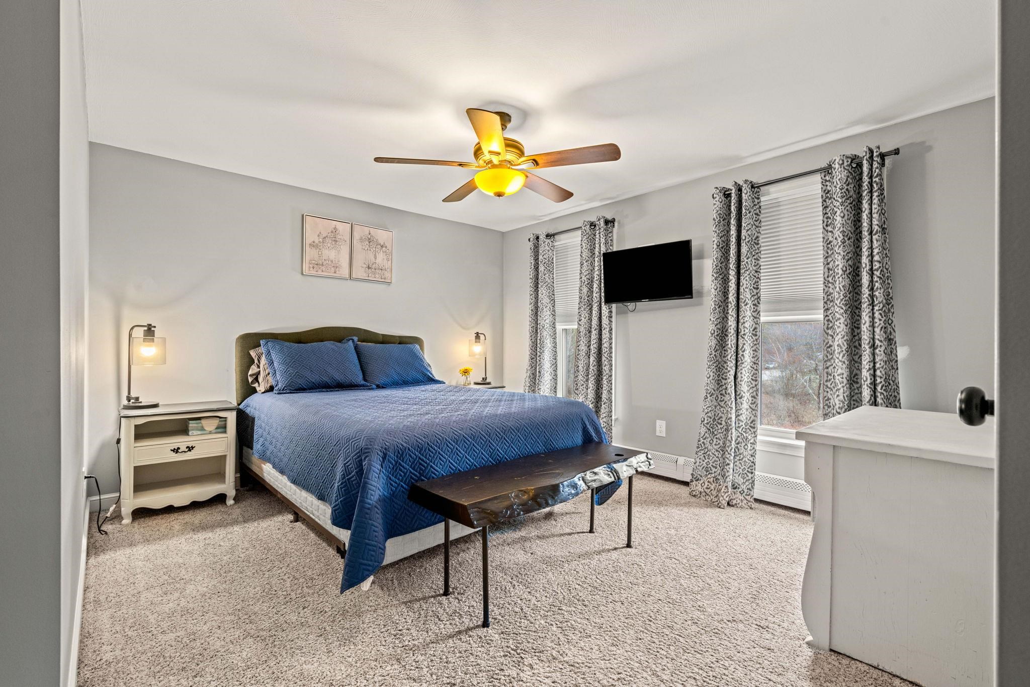 2 Sara Beth Ln, Londonderry, NH 03053