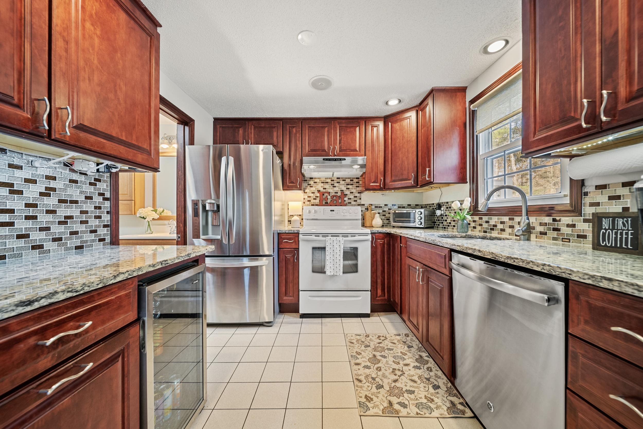 35 Olde Country Village, Londonderry, NH 03053