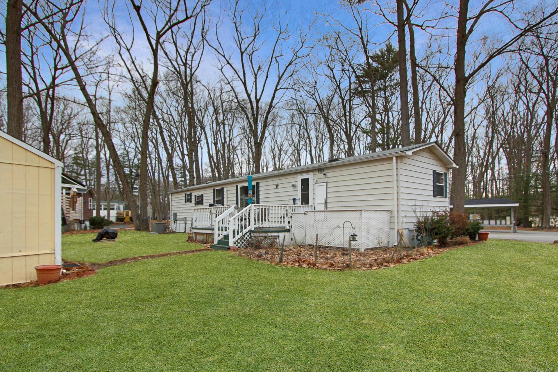 71 Cynthia Cir, Seabrook, NH 03874