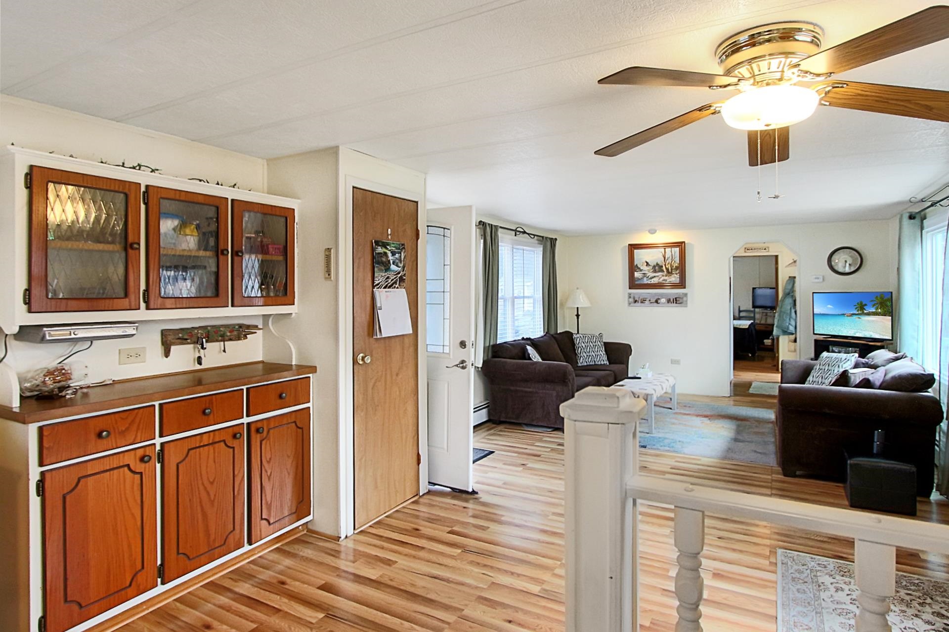 71 Cynthia Cir, Seabrook, NH 03874