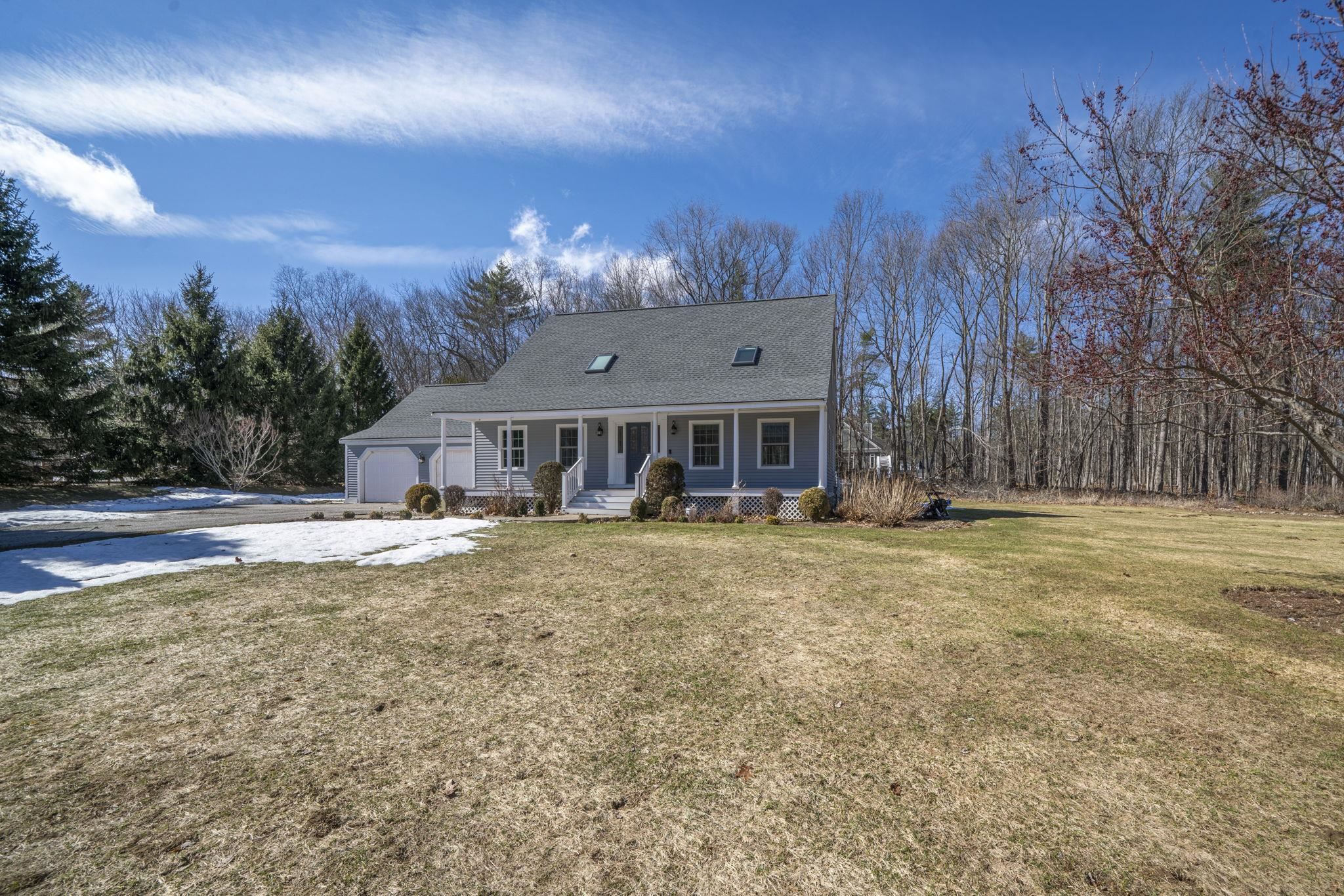 13 Forest Dr, East Kingston, NH 03827