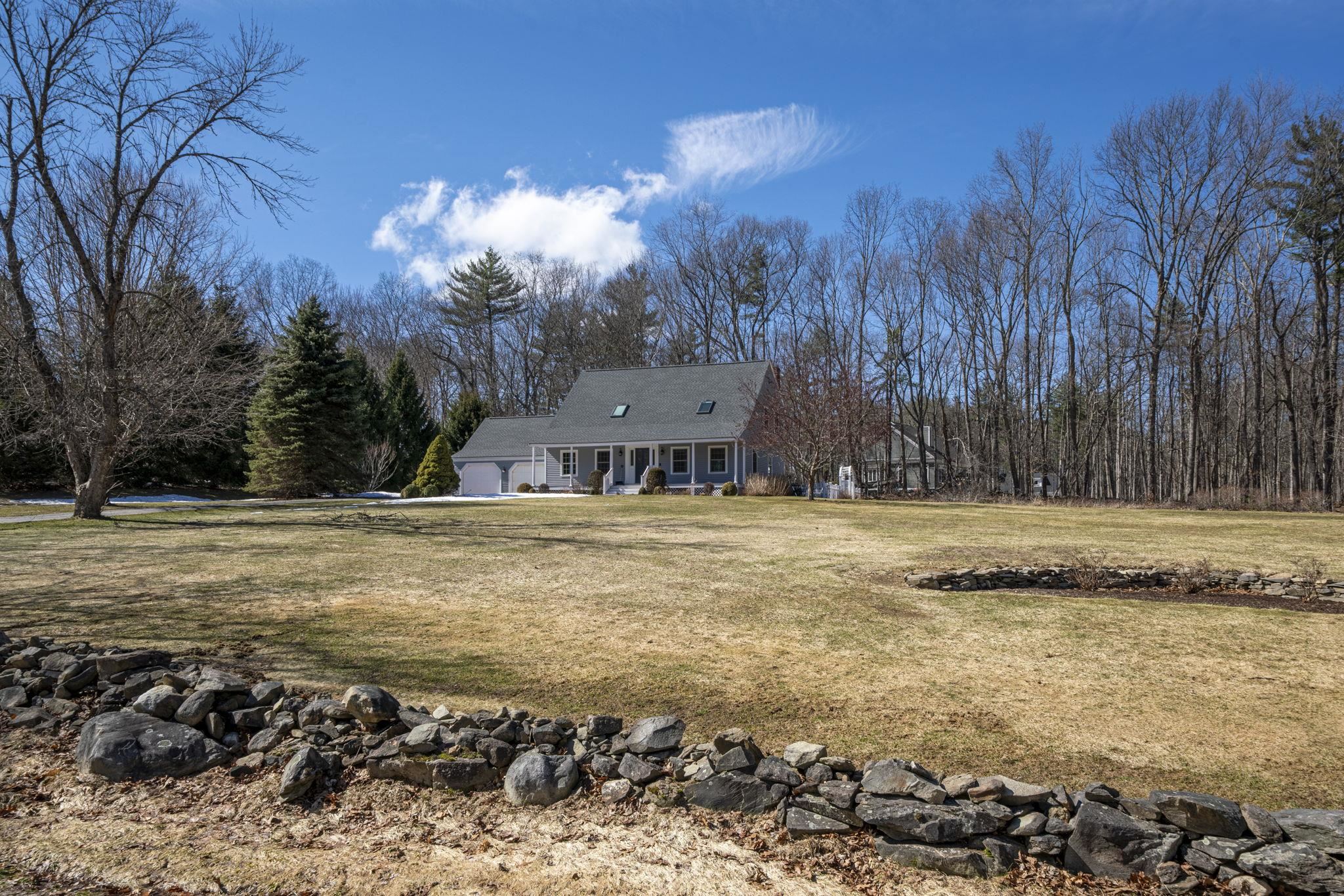 13 Forest Dr, East Kingston, NH 03827