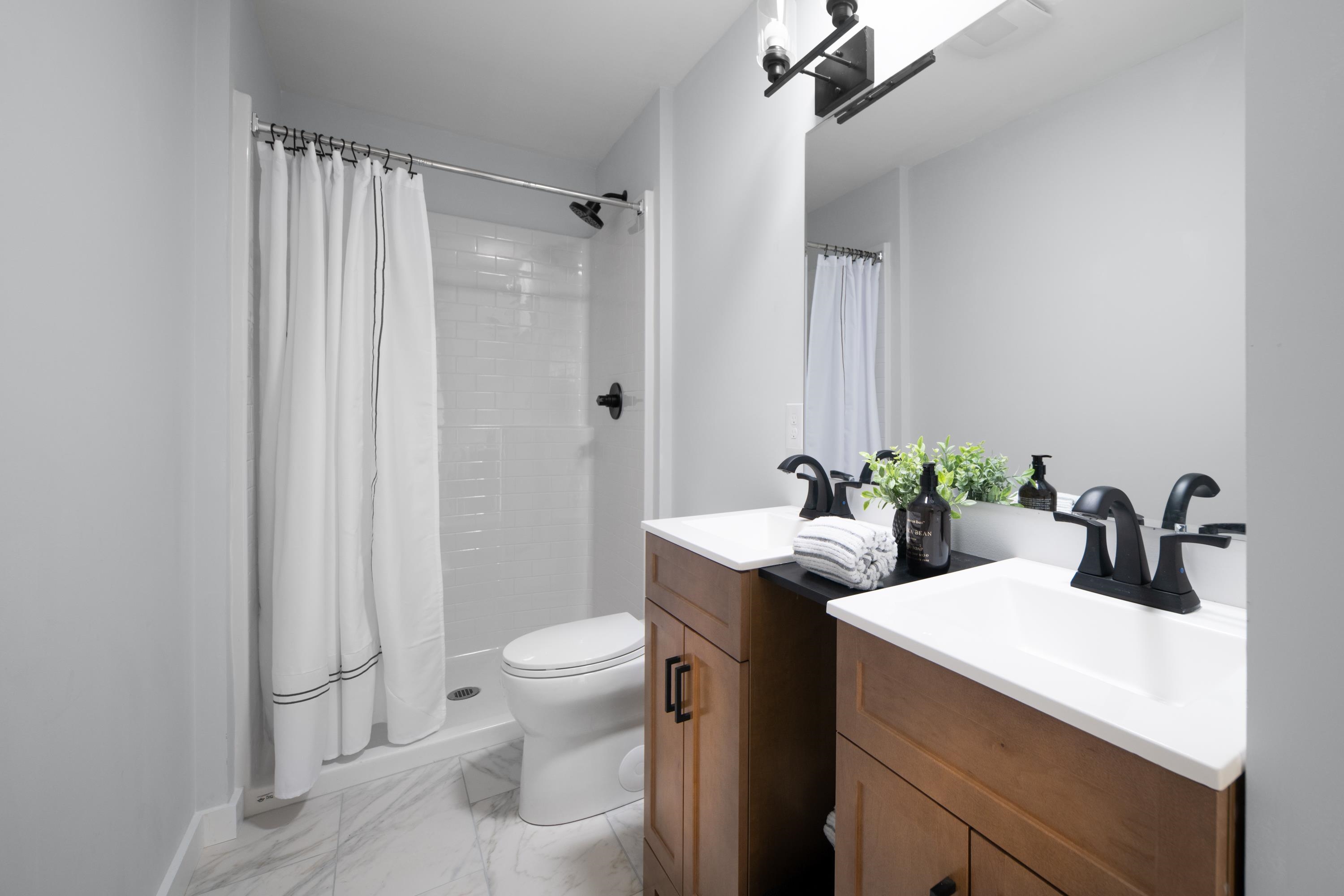 11 Ayers Ln, Dover, NH 03820