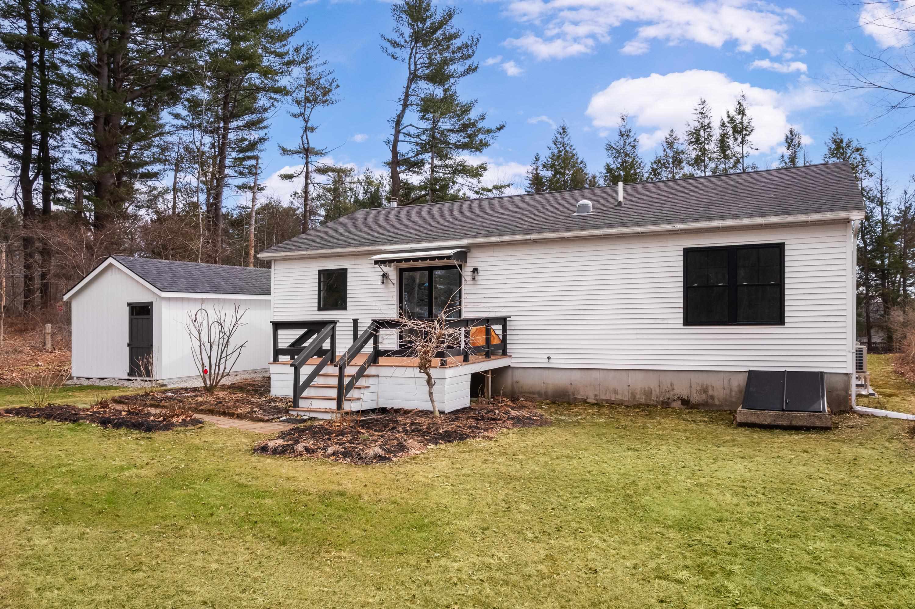 11 Ayers Ln, Dover, NH 03820