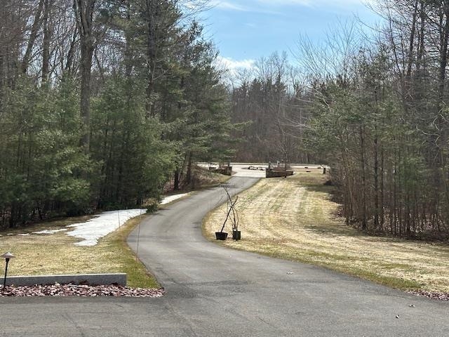 43 Lampton Ln, Derry, NH 03308