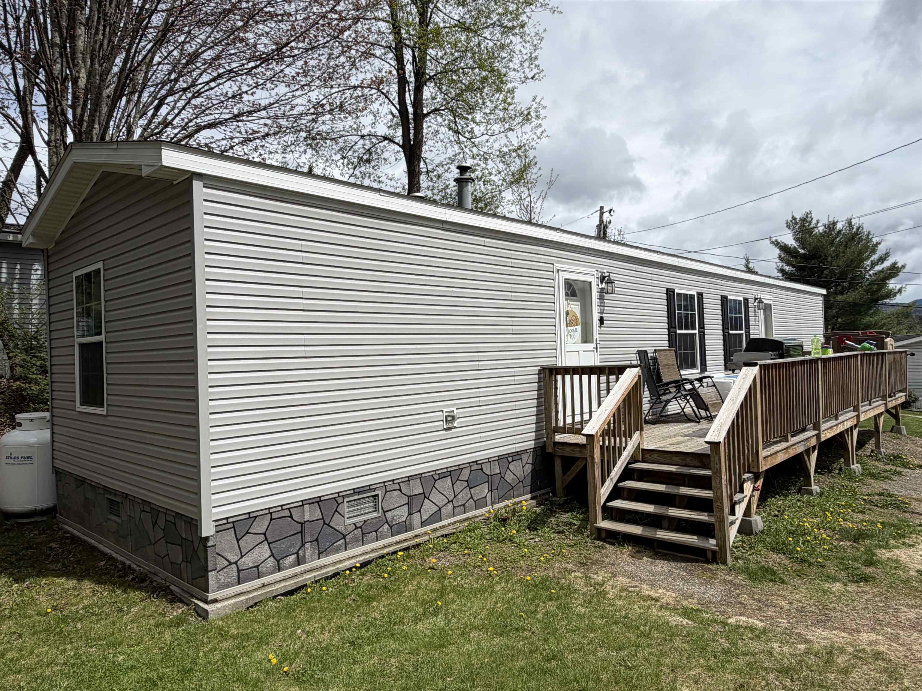 14 Hilltop Manor Mobile Home Pk, Littleton, NH 03561