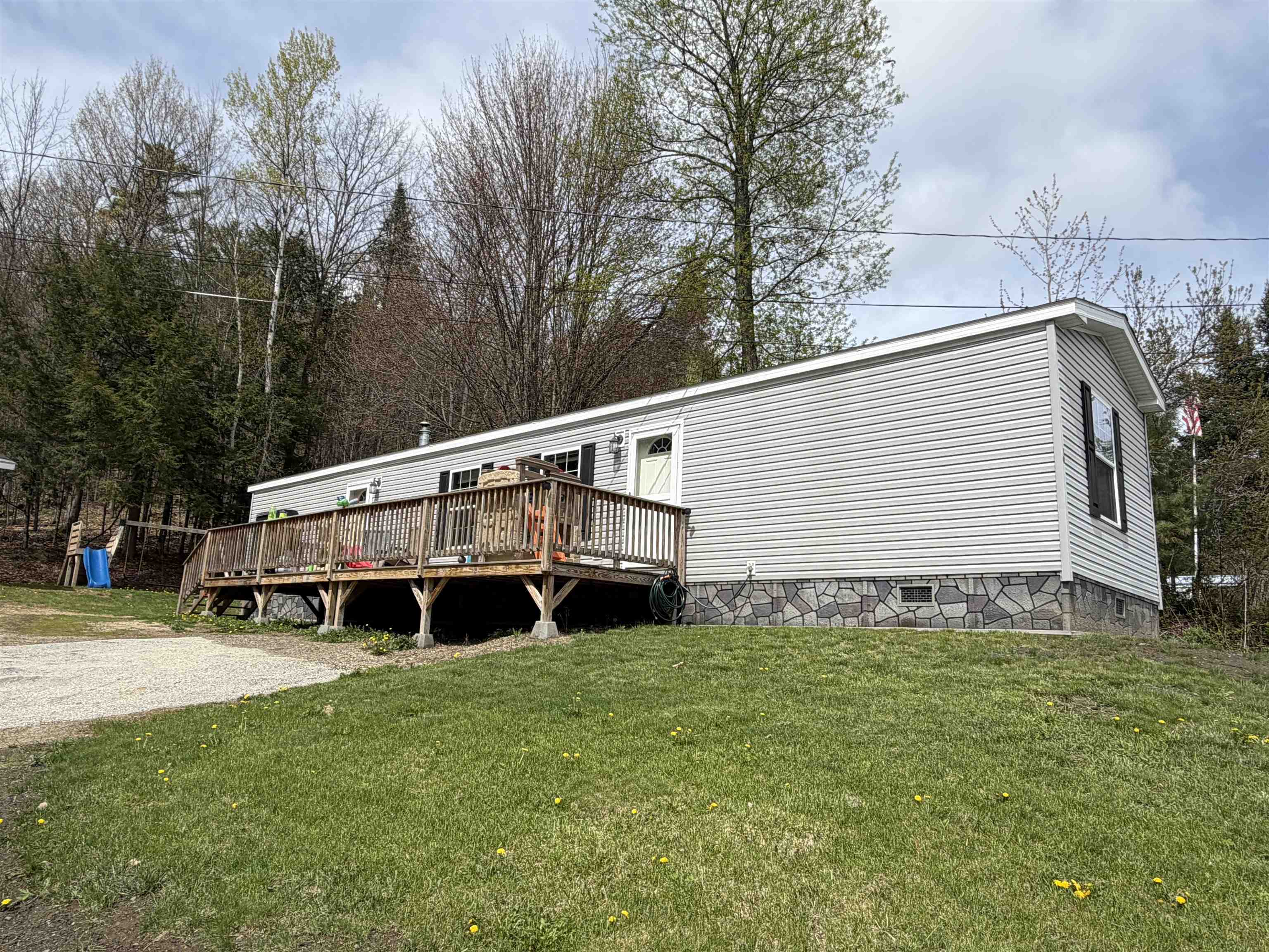 14 Hilltop Manor Mobile Home Pk, Littleton, NH 03561