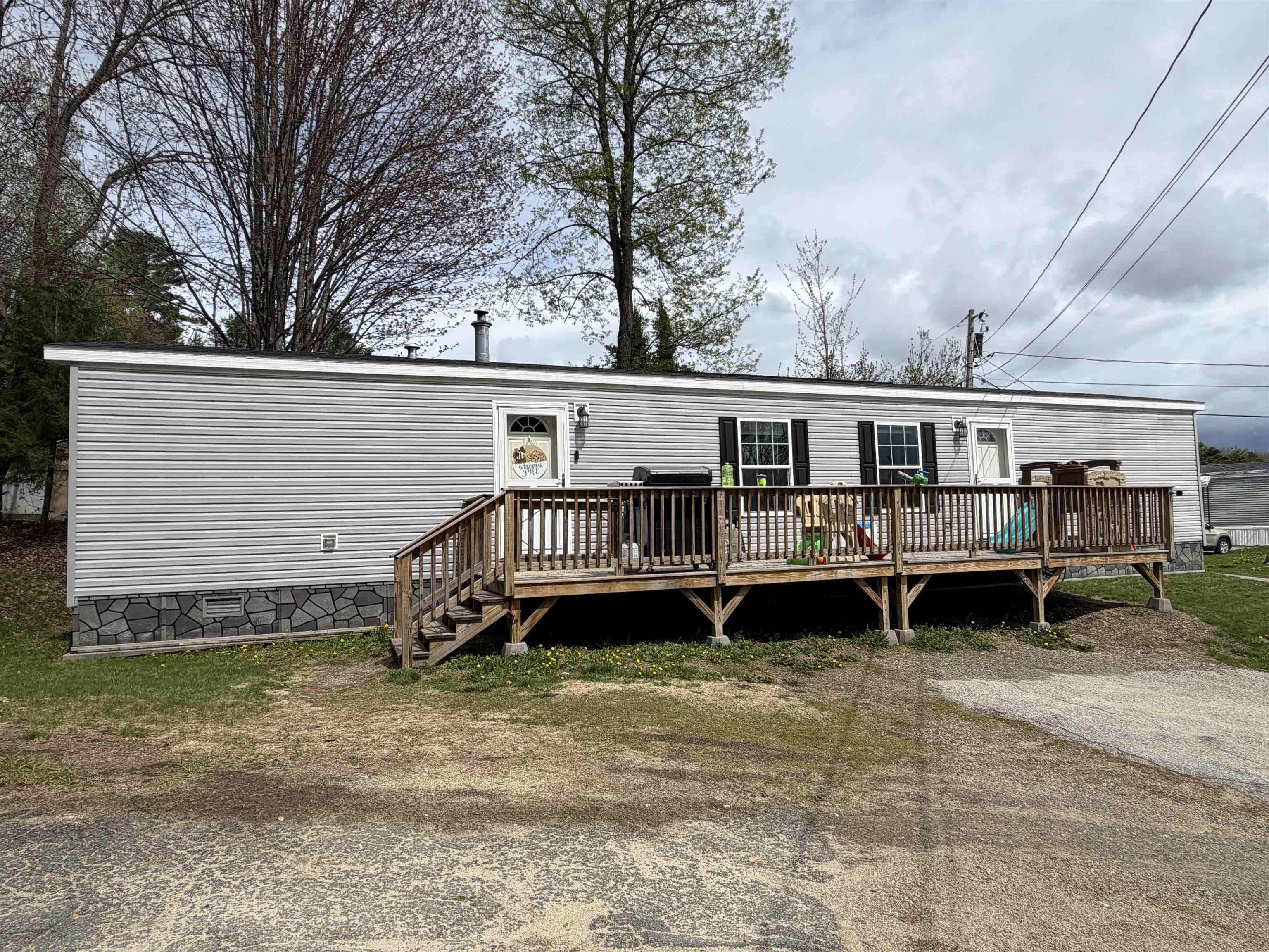 14 Hilltop Manor Mobile Home Pk, Littleton, NH 03561