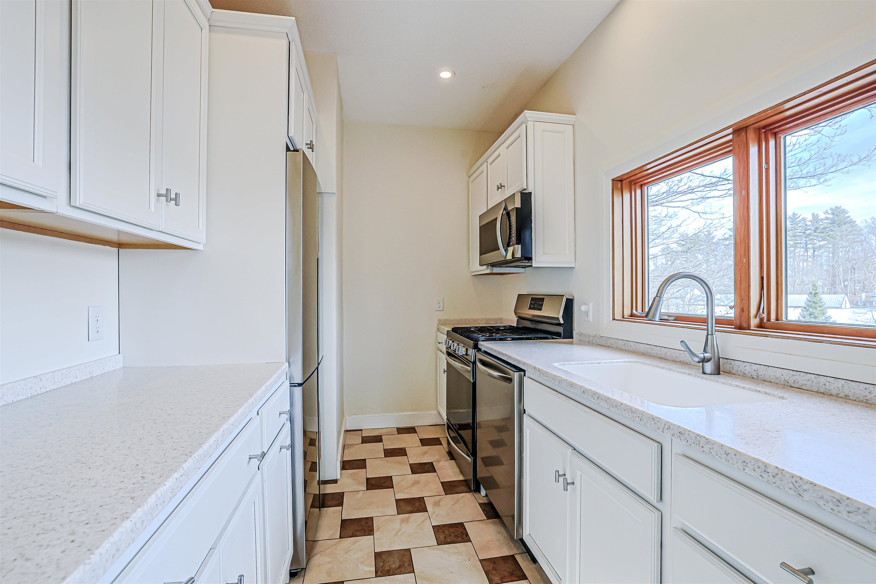 42 N Main St, Boscawen, NH 03303