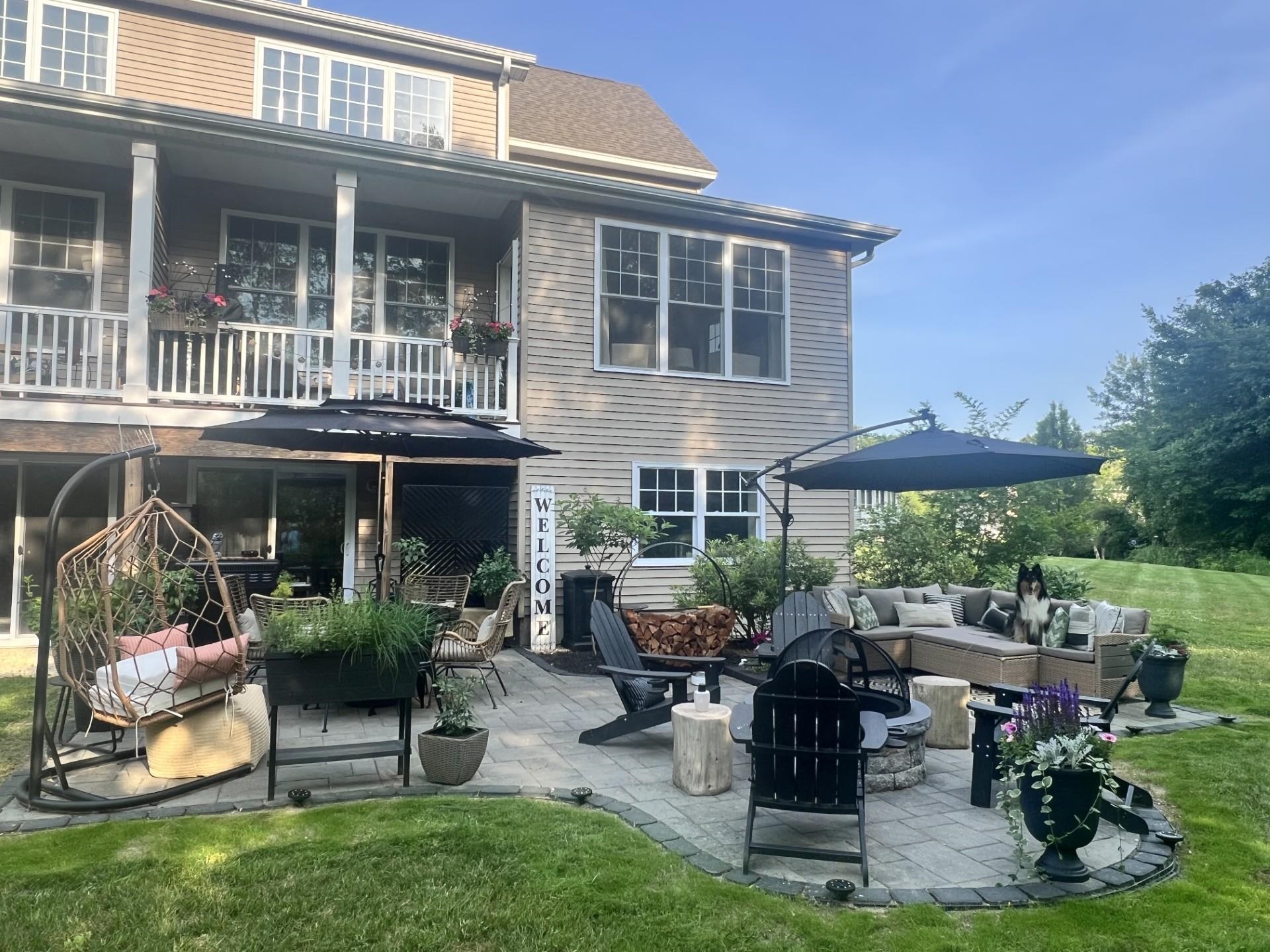 8 Cider Mill Ln, Stratham, NH 03885