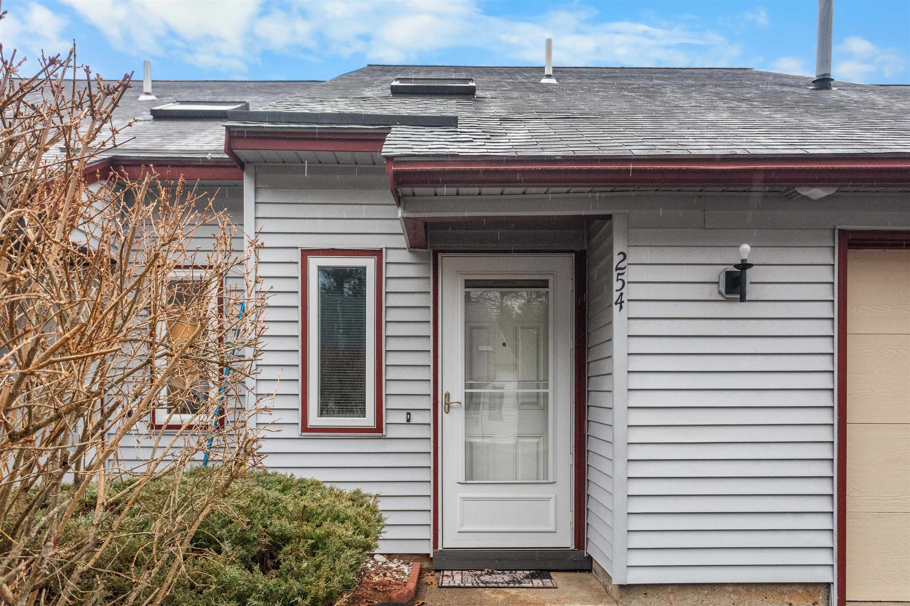 254 Stonebridge Dr, Nashua, NH 03063