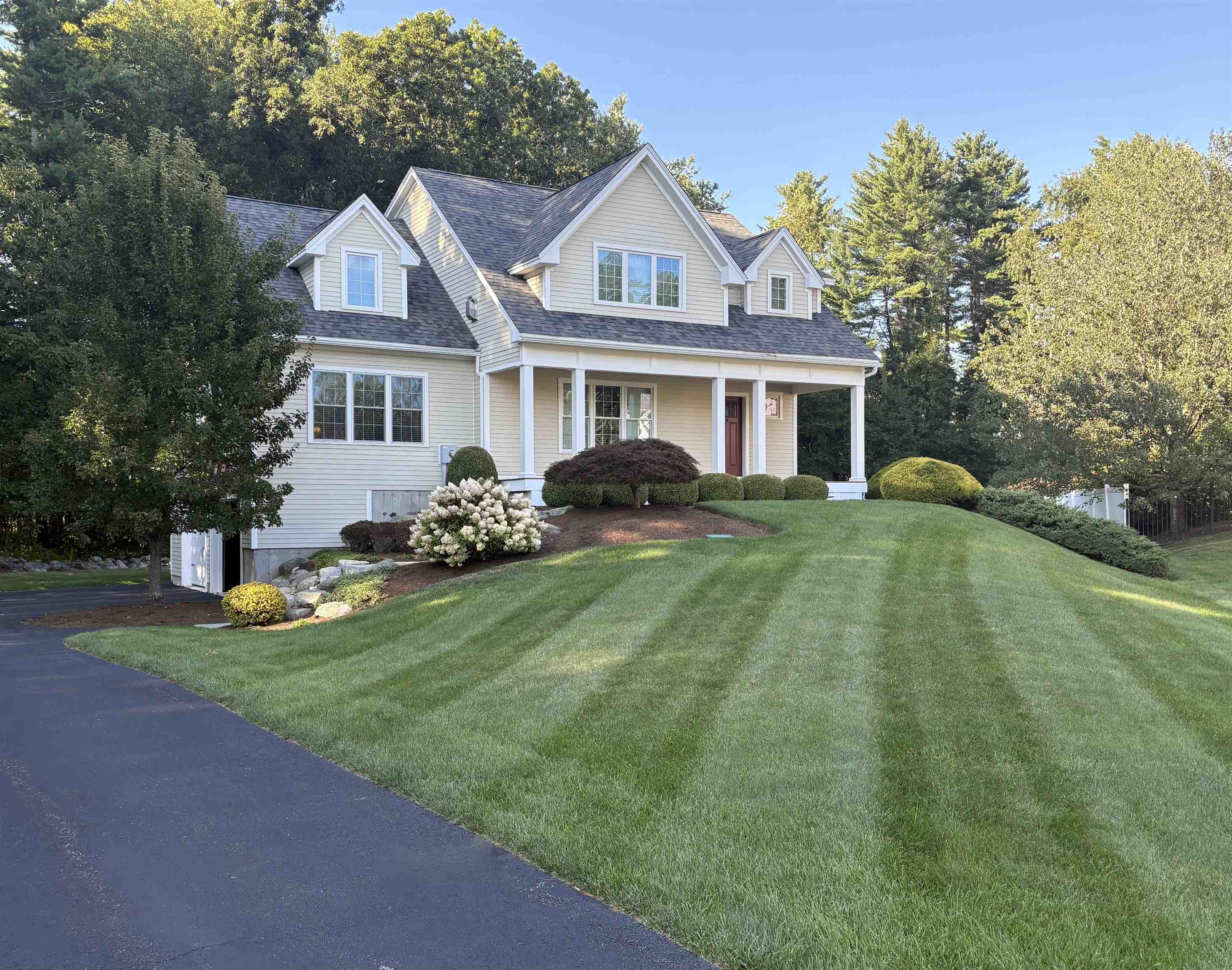 10 Heron Way, Stratham, NH 03885