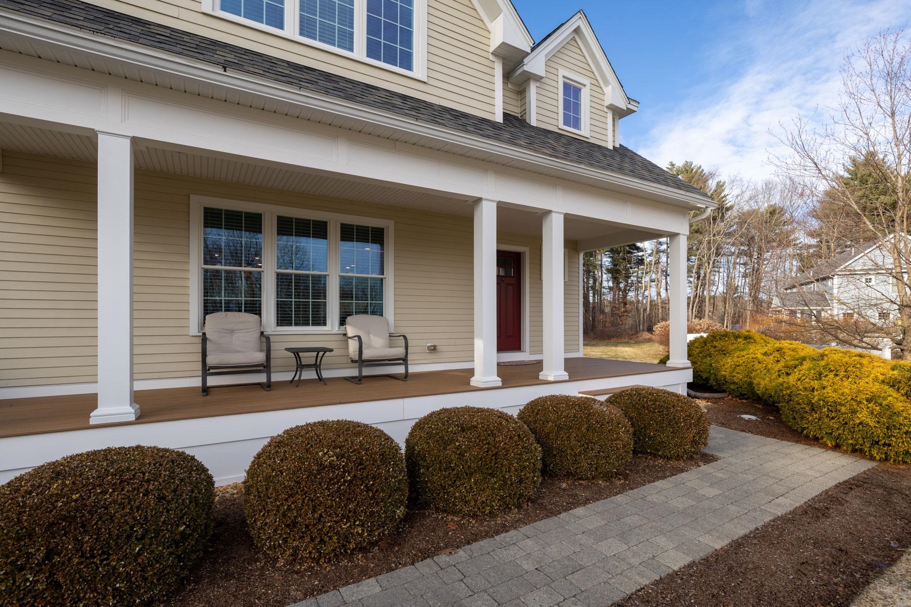 10 Heron Way, Stratham, NH 03885