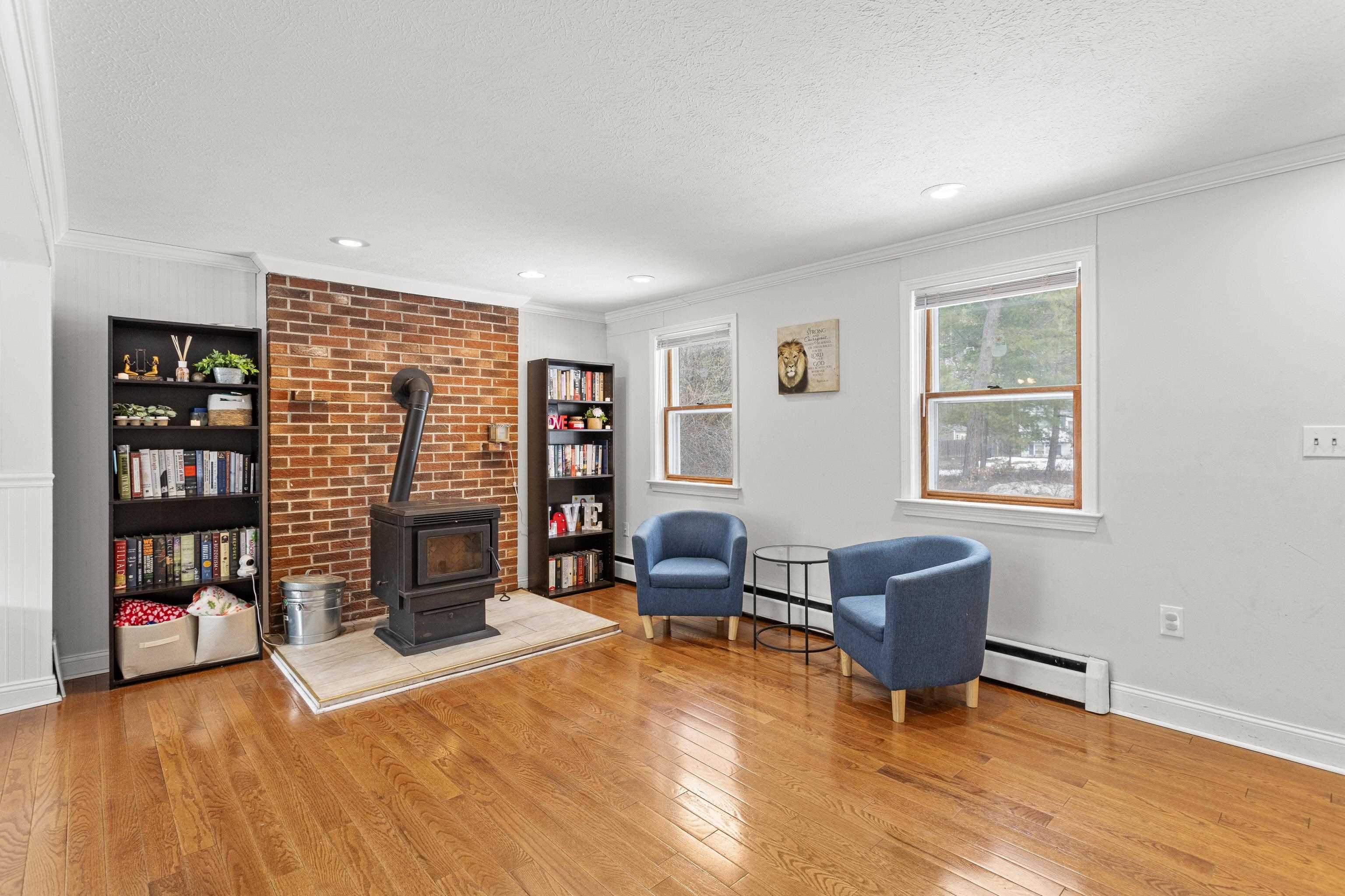 83 Ne Village Rd, Concord, NH 03301